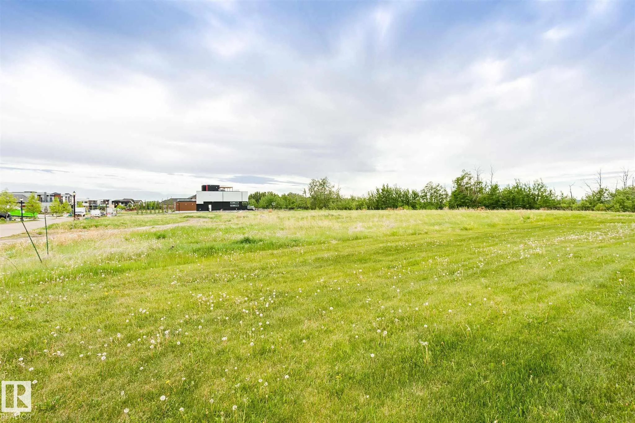 34 WINDERMERE Drive