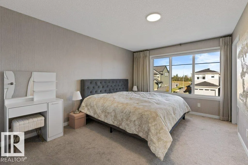 24 NETTLE Crescent