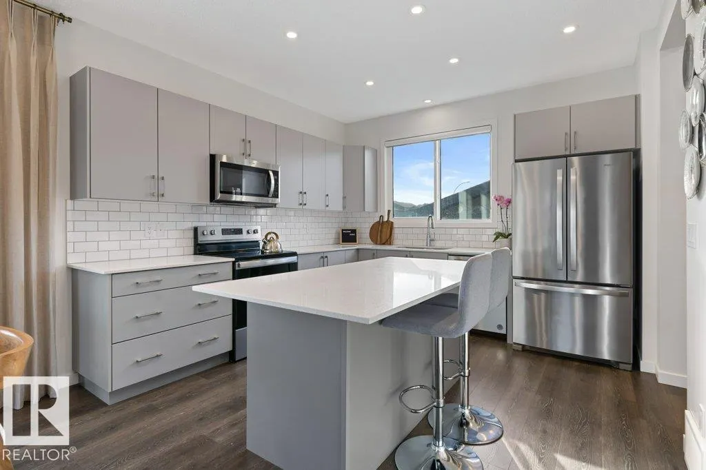 24 NETTLE Crescent