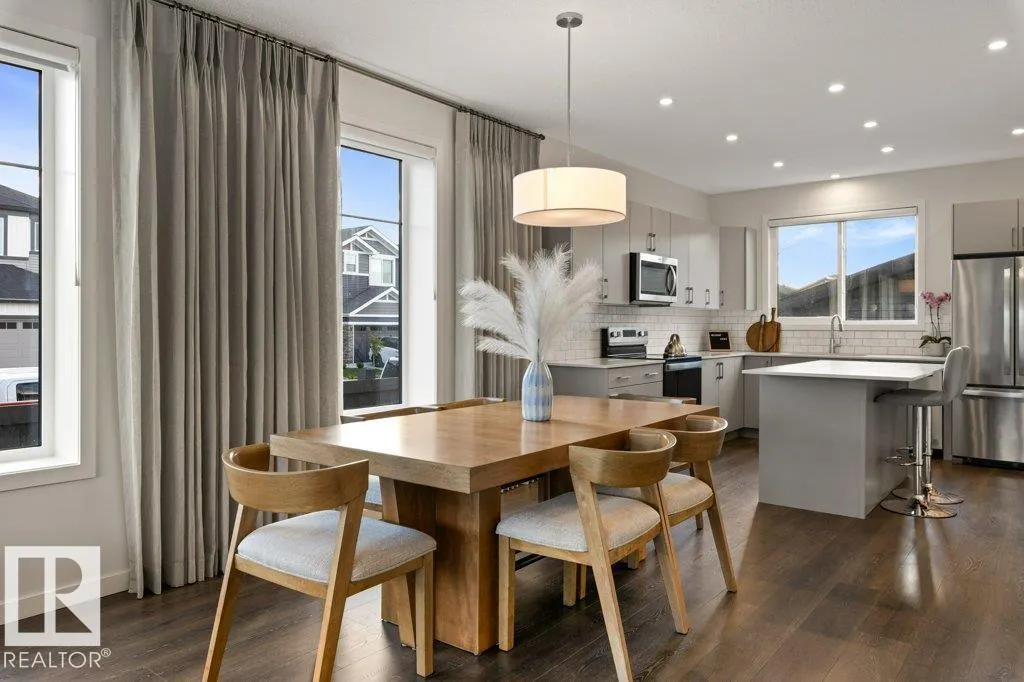 24 NETTLE Crescent