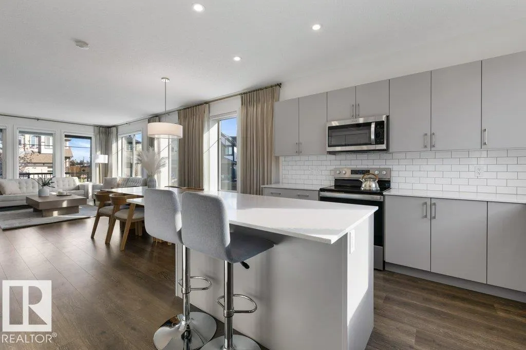 24 NETTLE Crescent