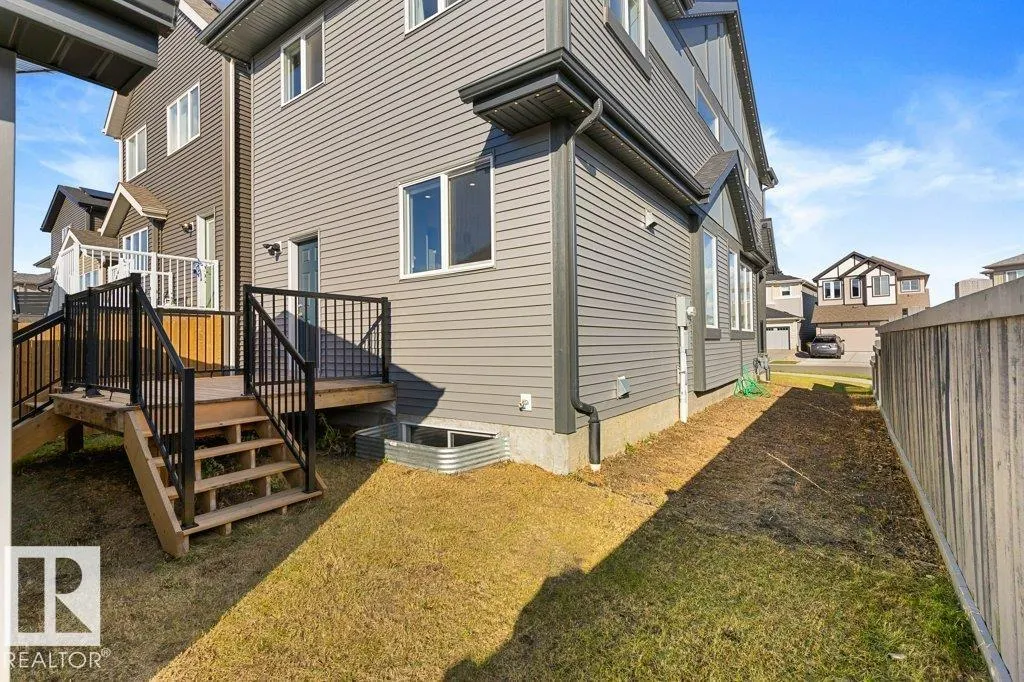24 NETTLE Crescent