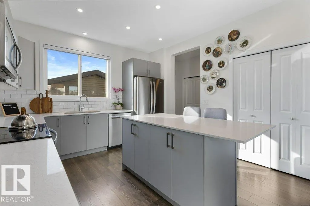 24 NETTLE Crescent