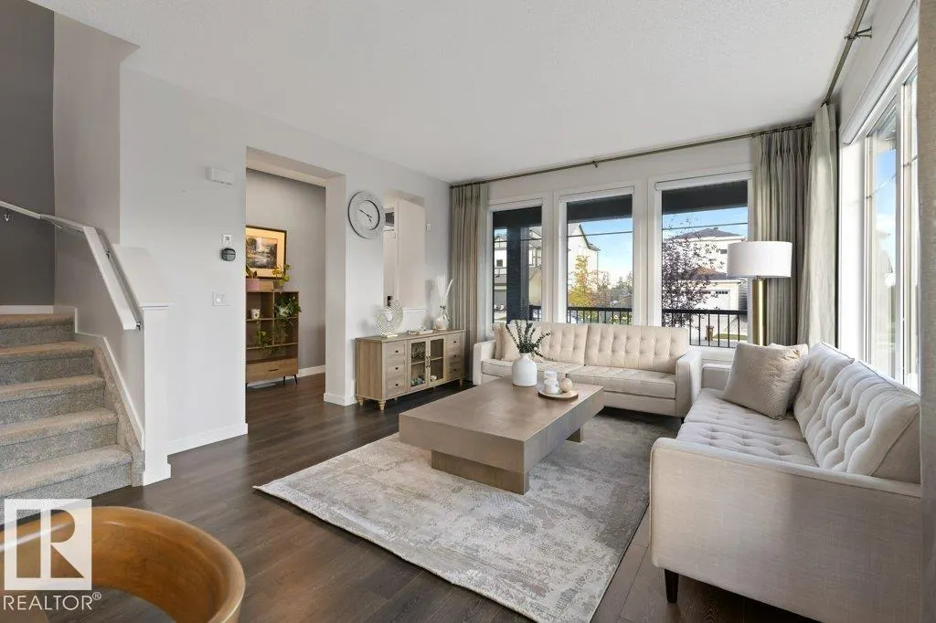 24 NETTLE Crescent
