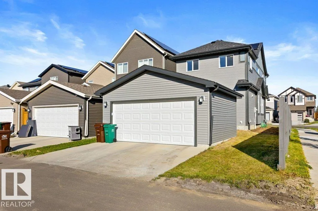 24 NETTLE Crescent