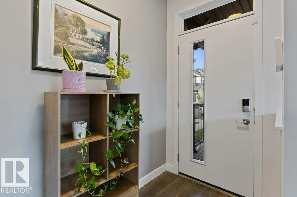 24 NETTLE Crescent