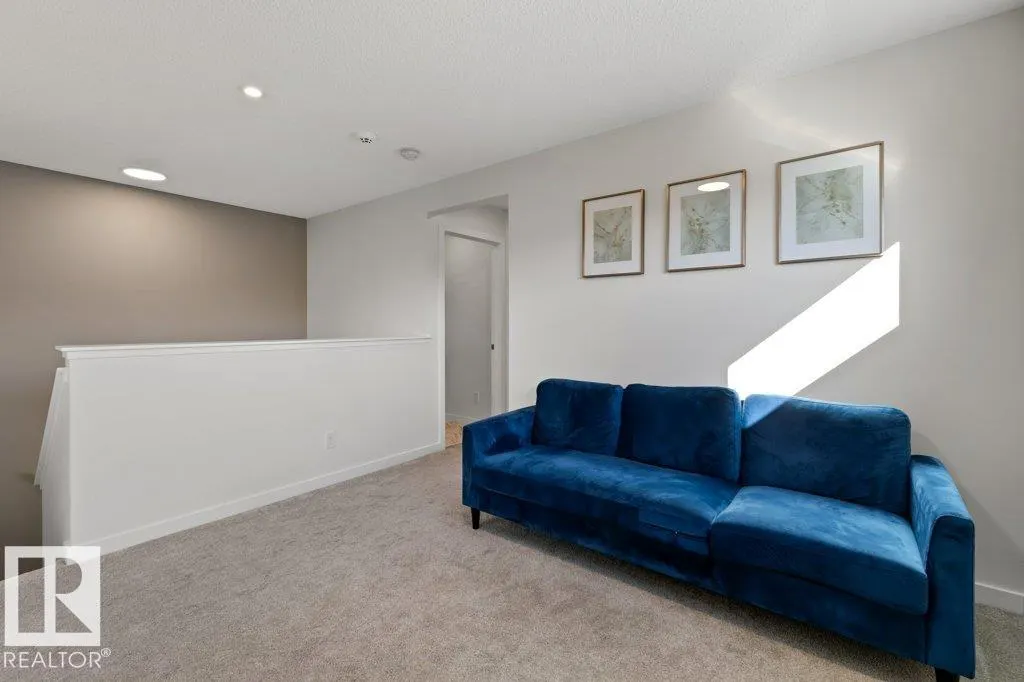 24 NETTLE Crescent