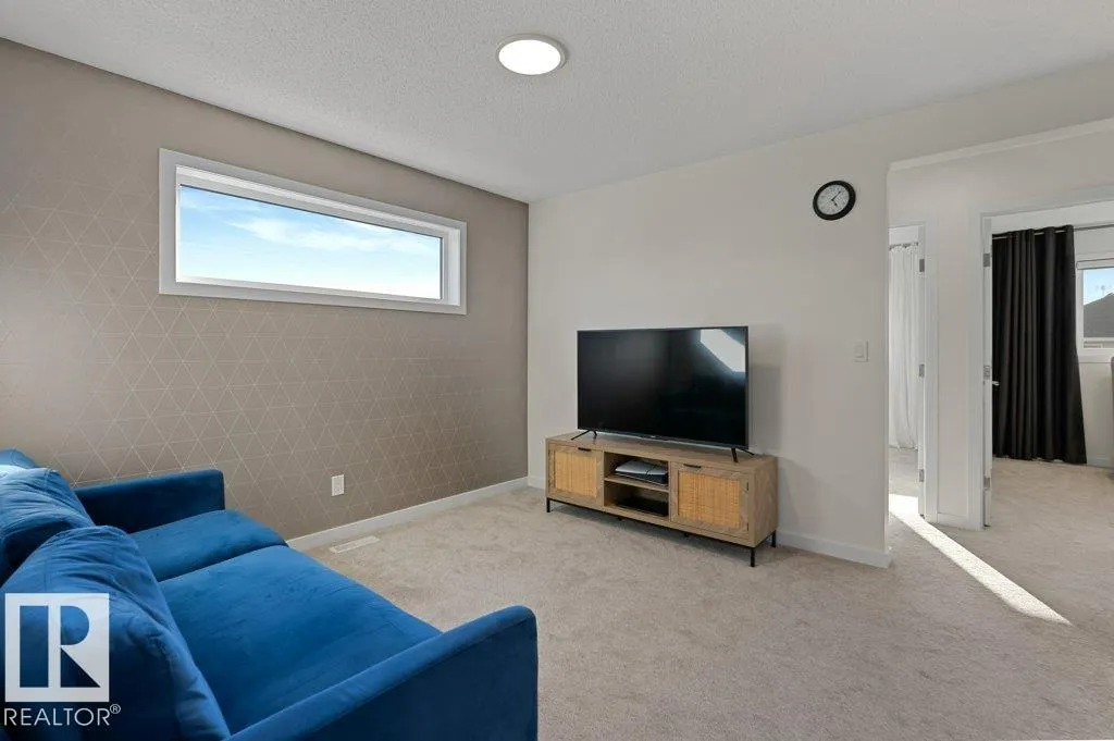 24 NETTLE Crescent