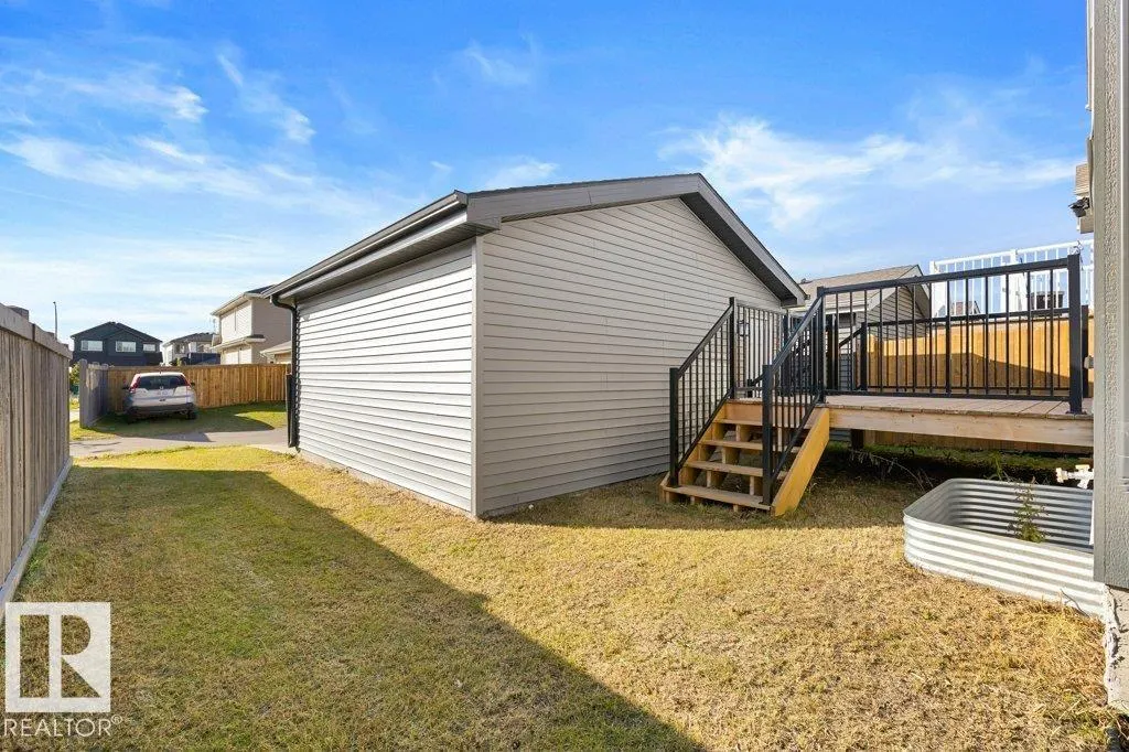 24 NETTLE Crescent