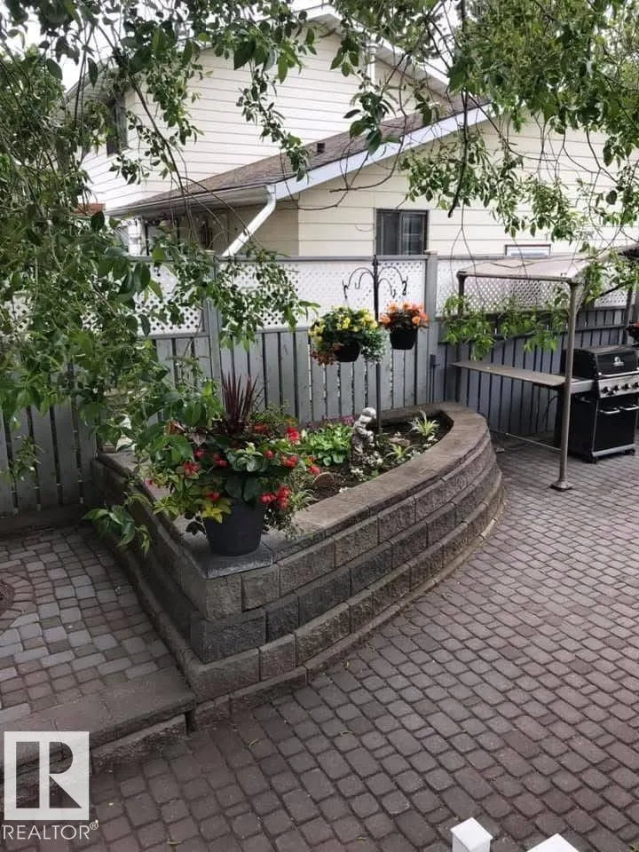 29 LINDBERGH Crescent