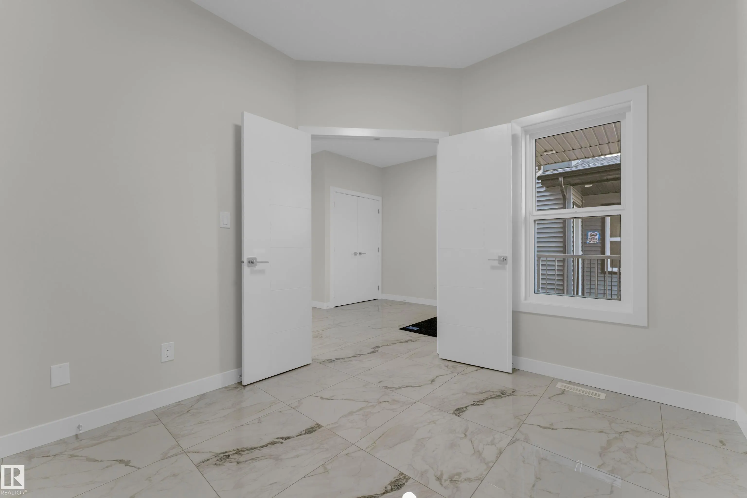 3814 39 St