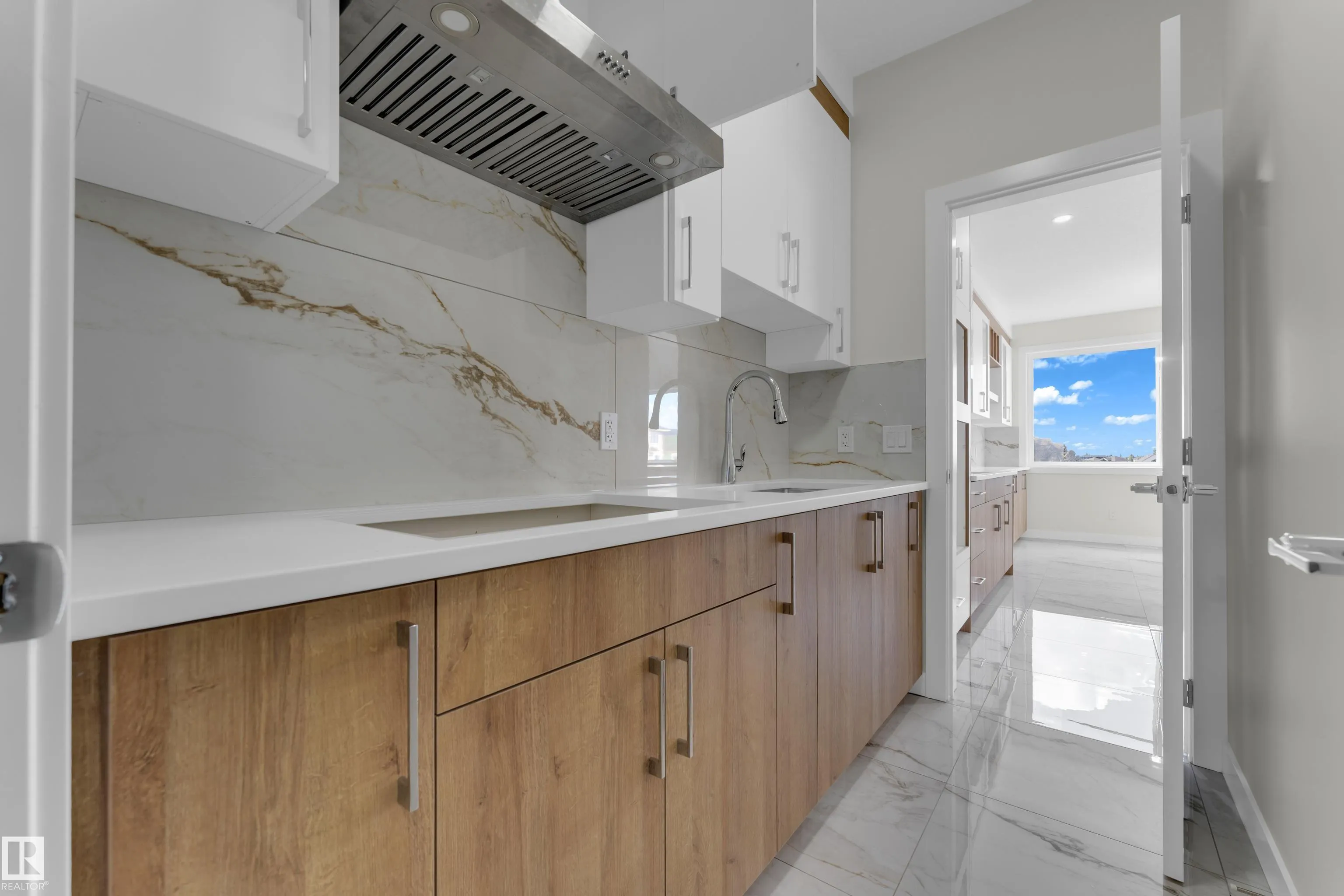 3814 39 St