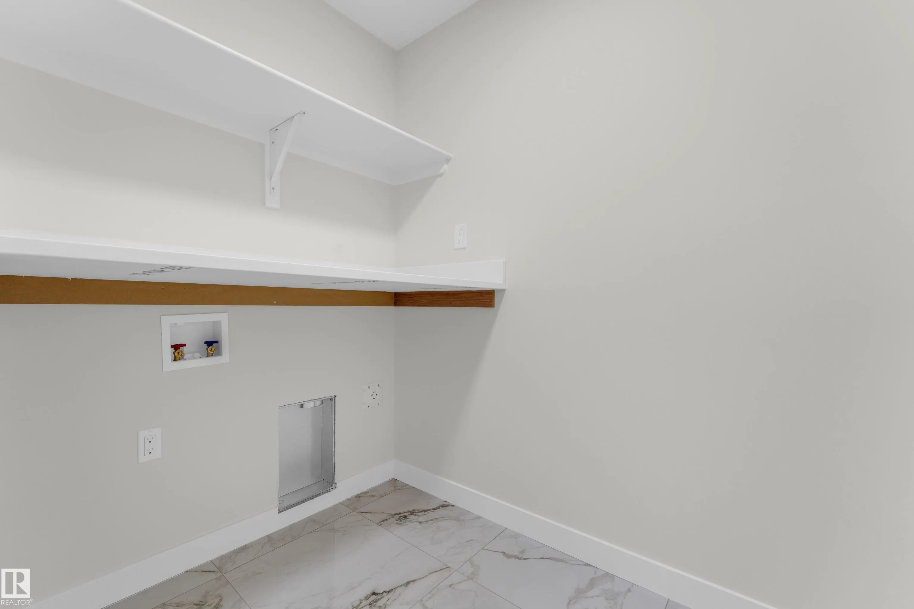 3814 39 St