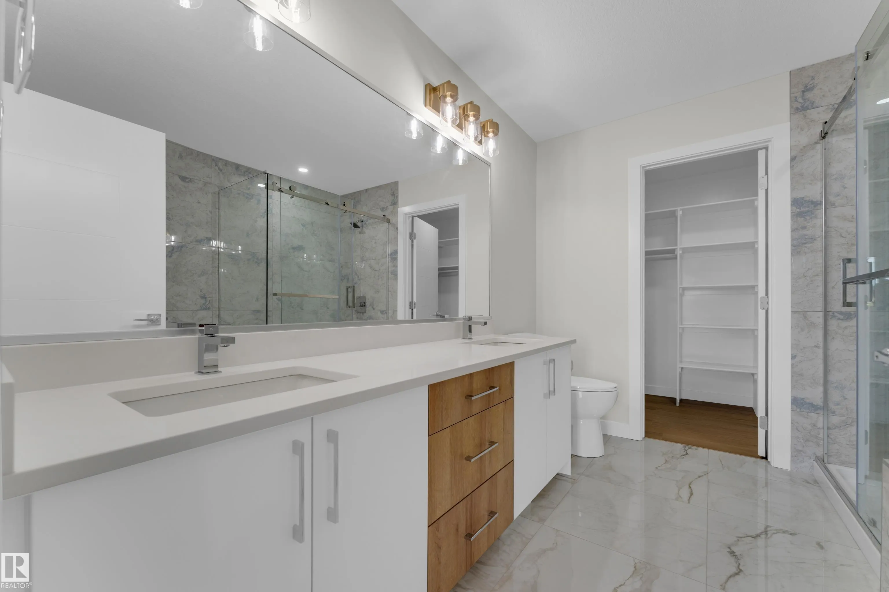 3814 39 St