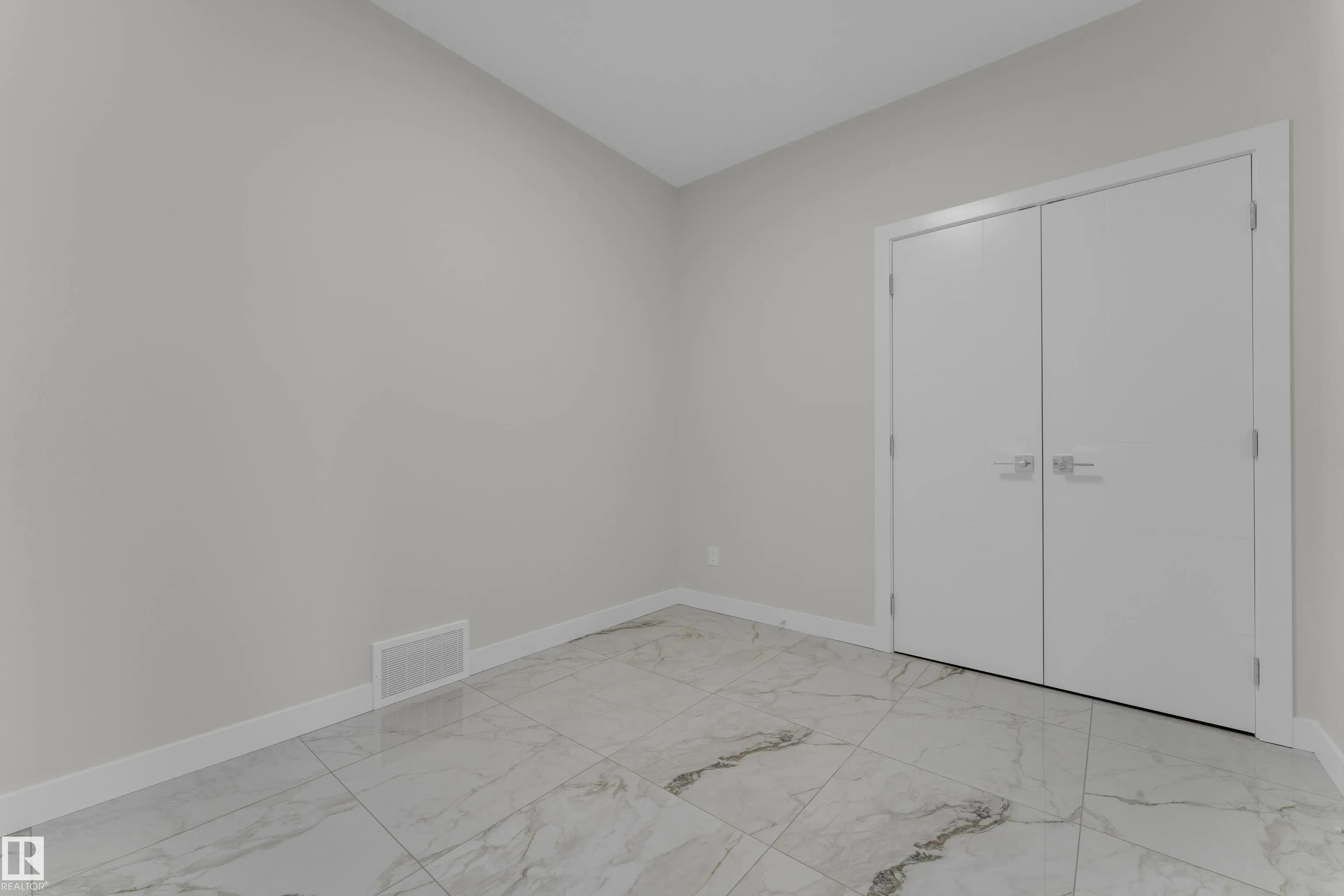 3814 39 St