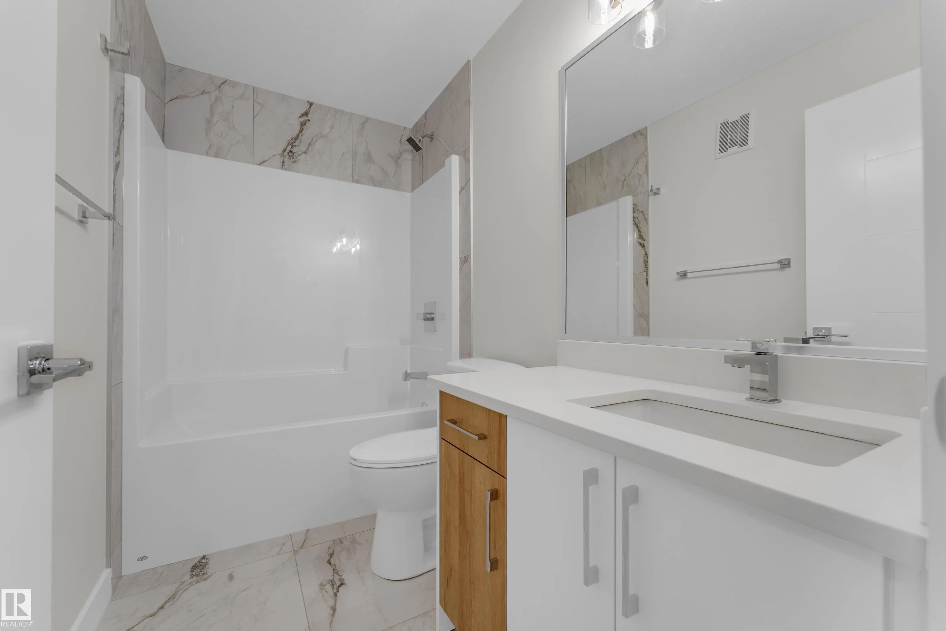 3814 39 St