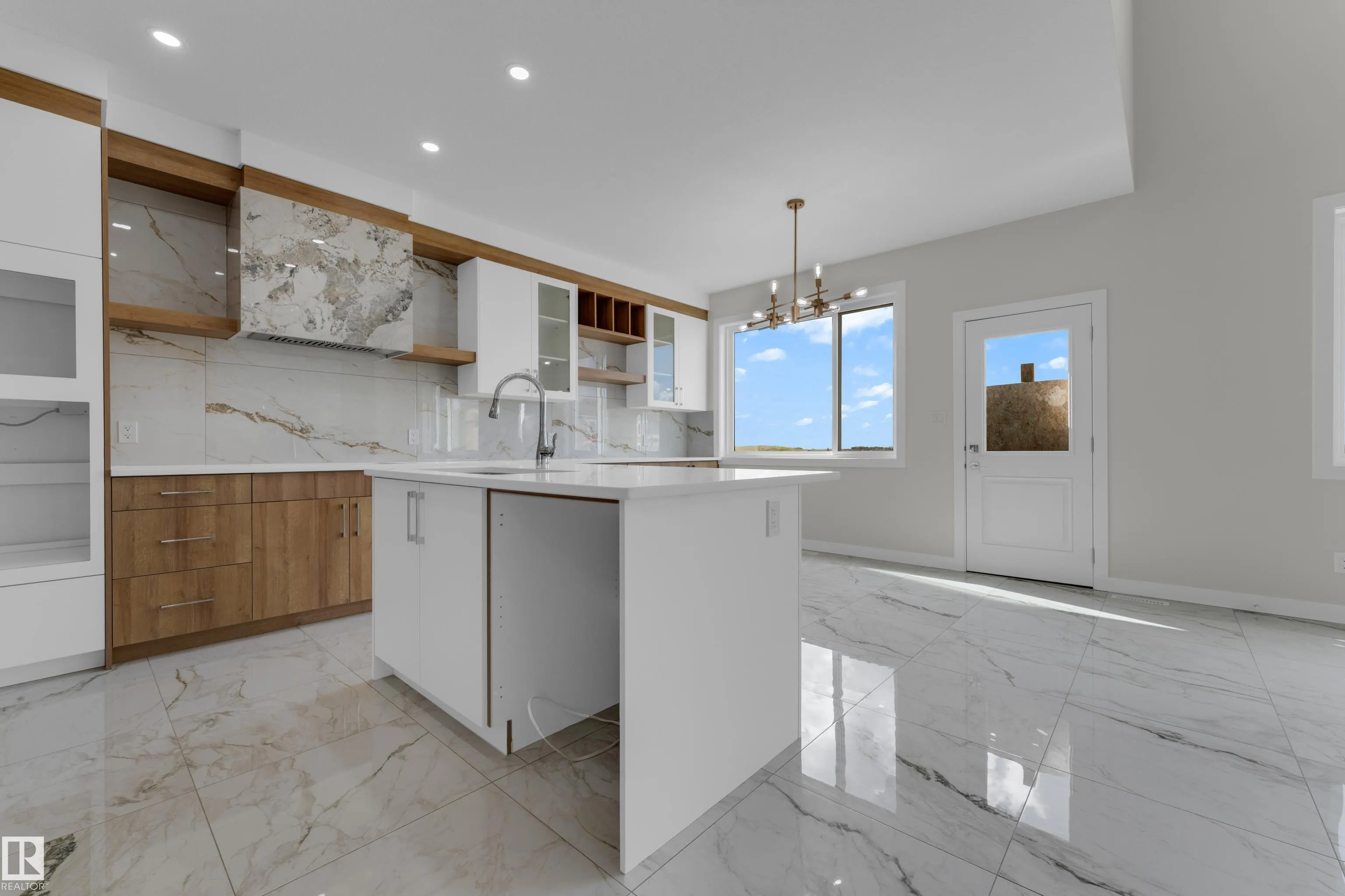 3814 39 St