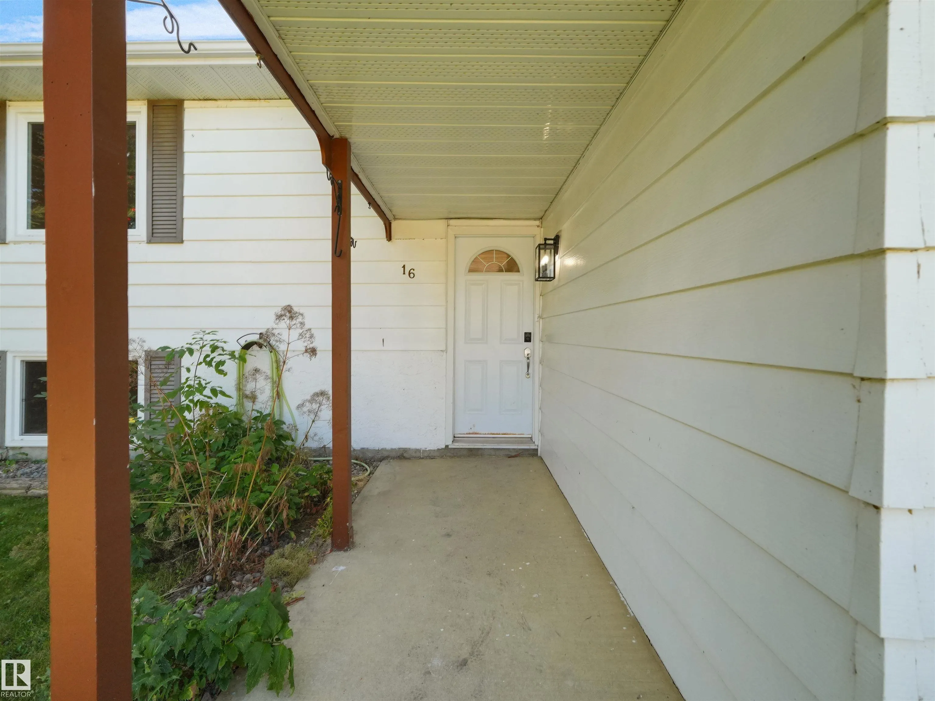16 THOMPSON Crescent