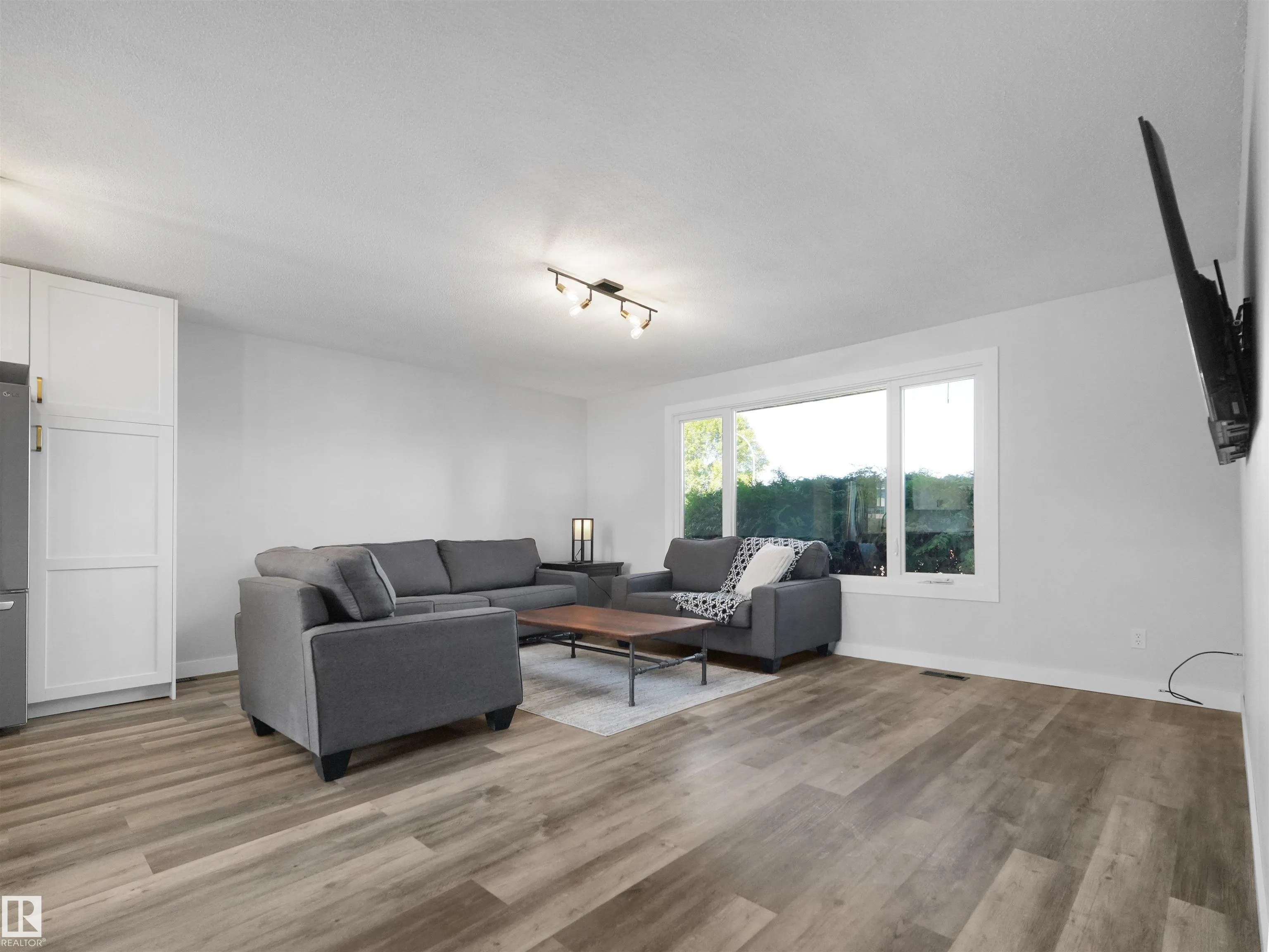 16 THOMPSON Crescent