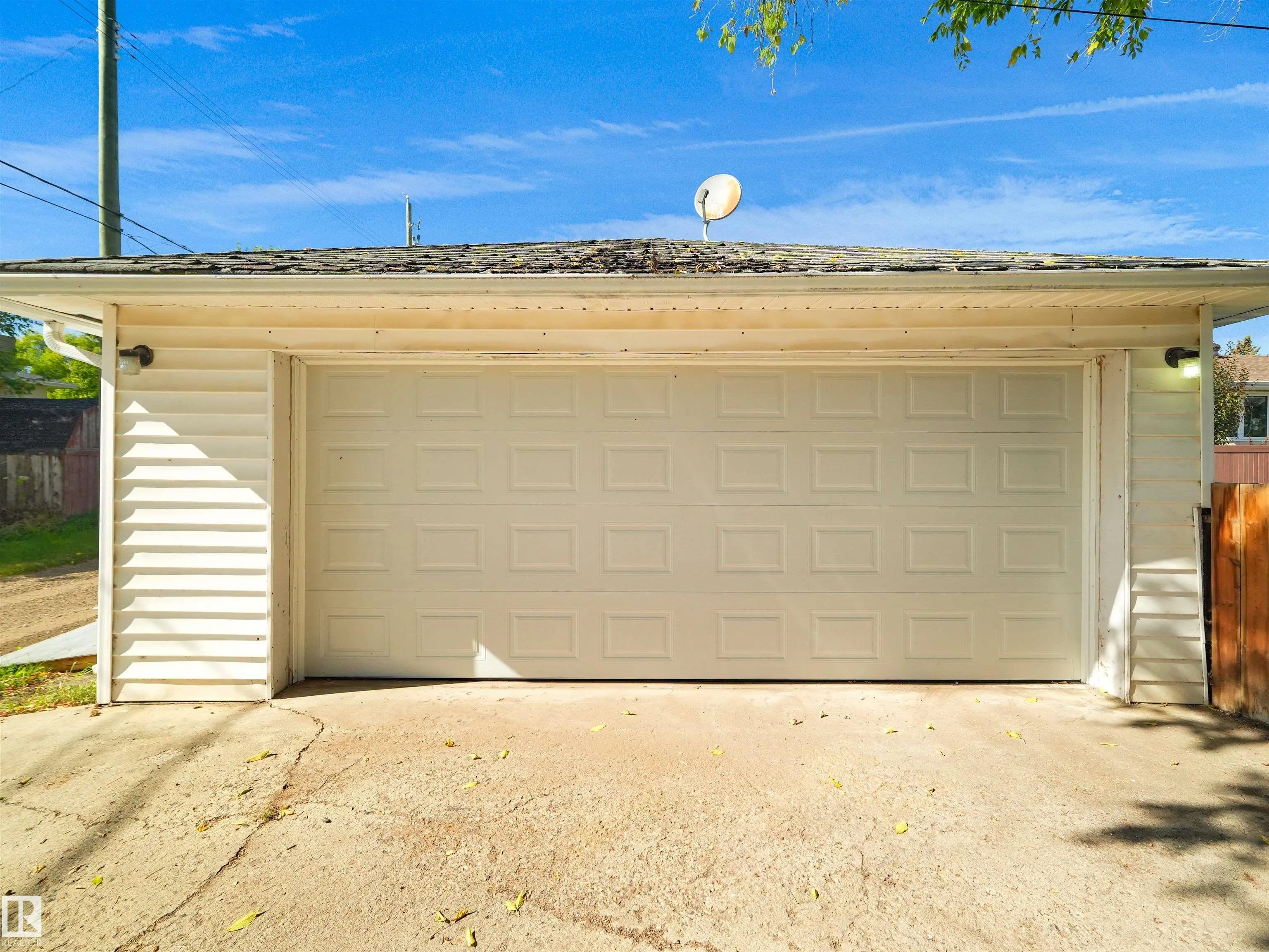 16 THOMPSON Crescent