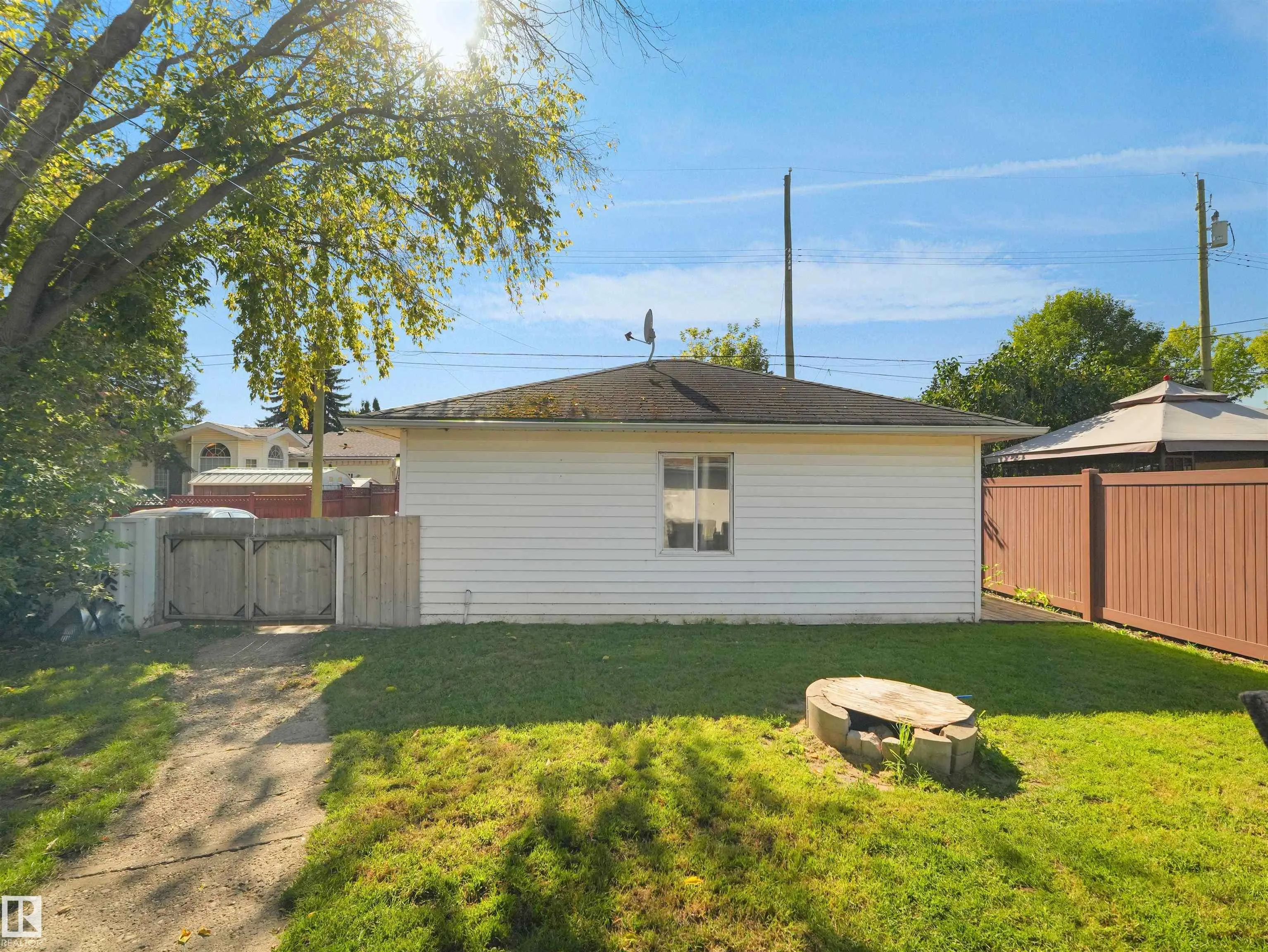 16 THOMPSON Crescent