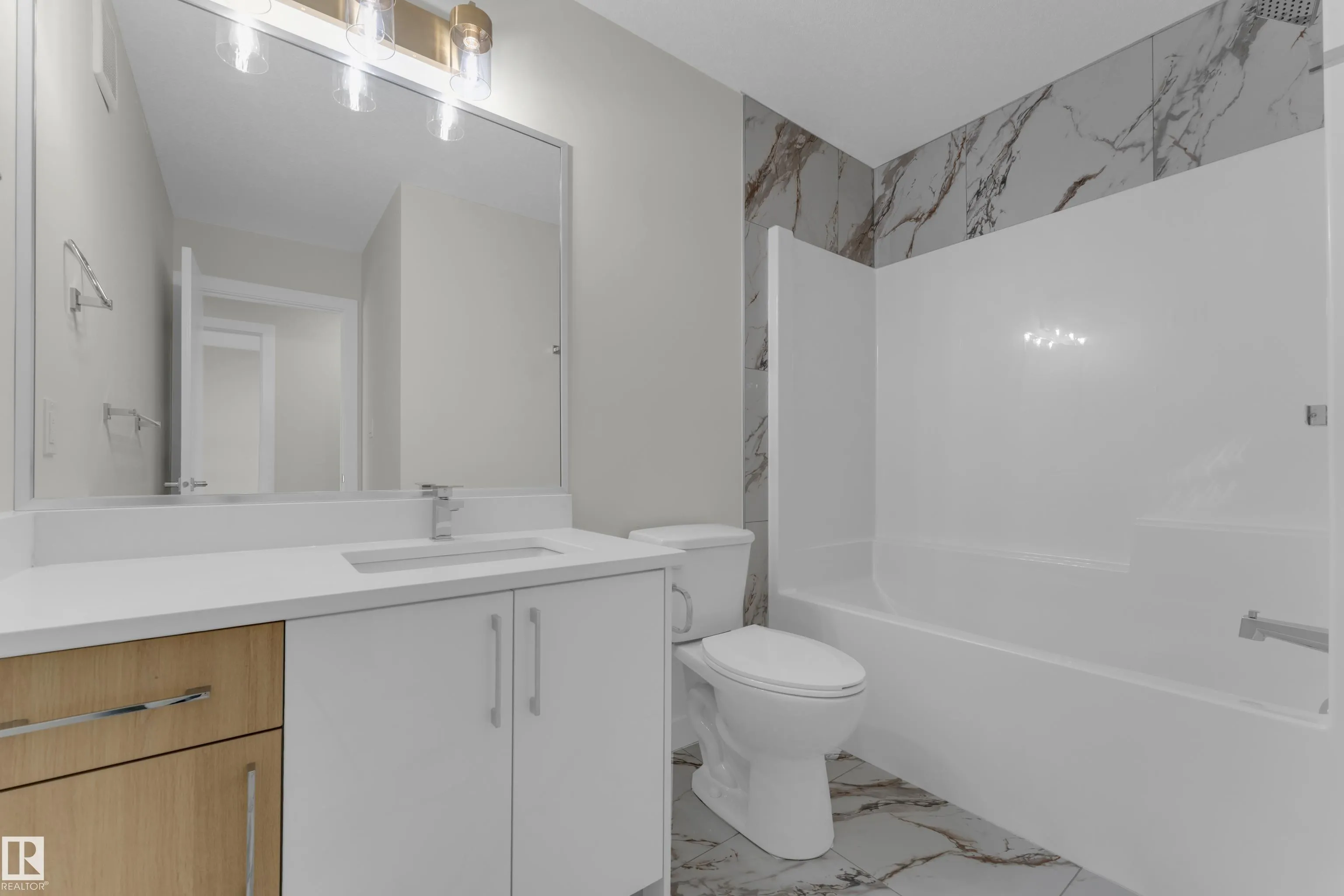3816 39 St