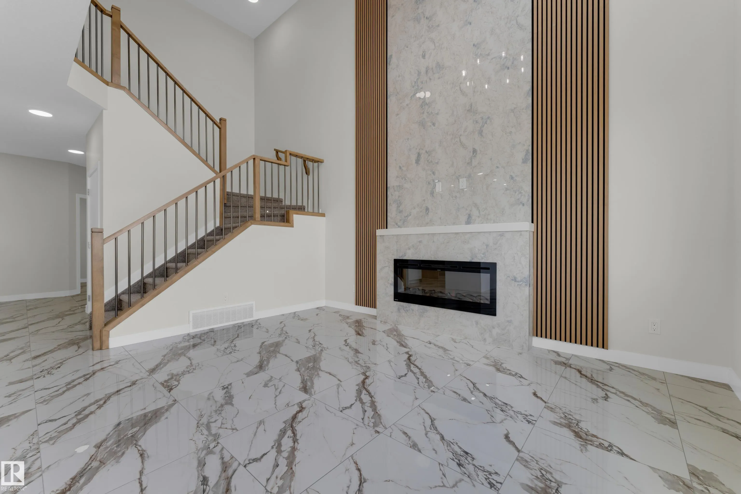 3816 39 St
