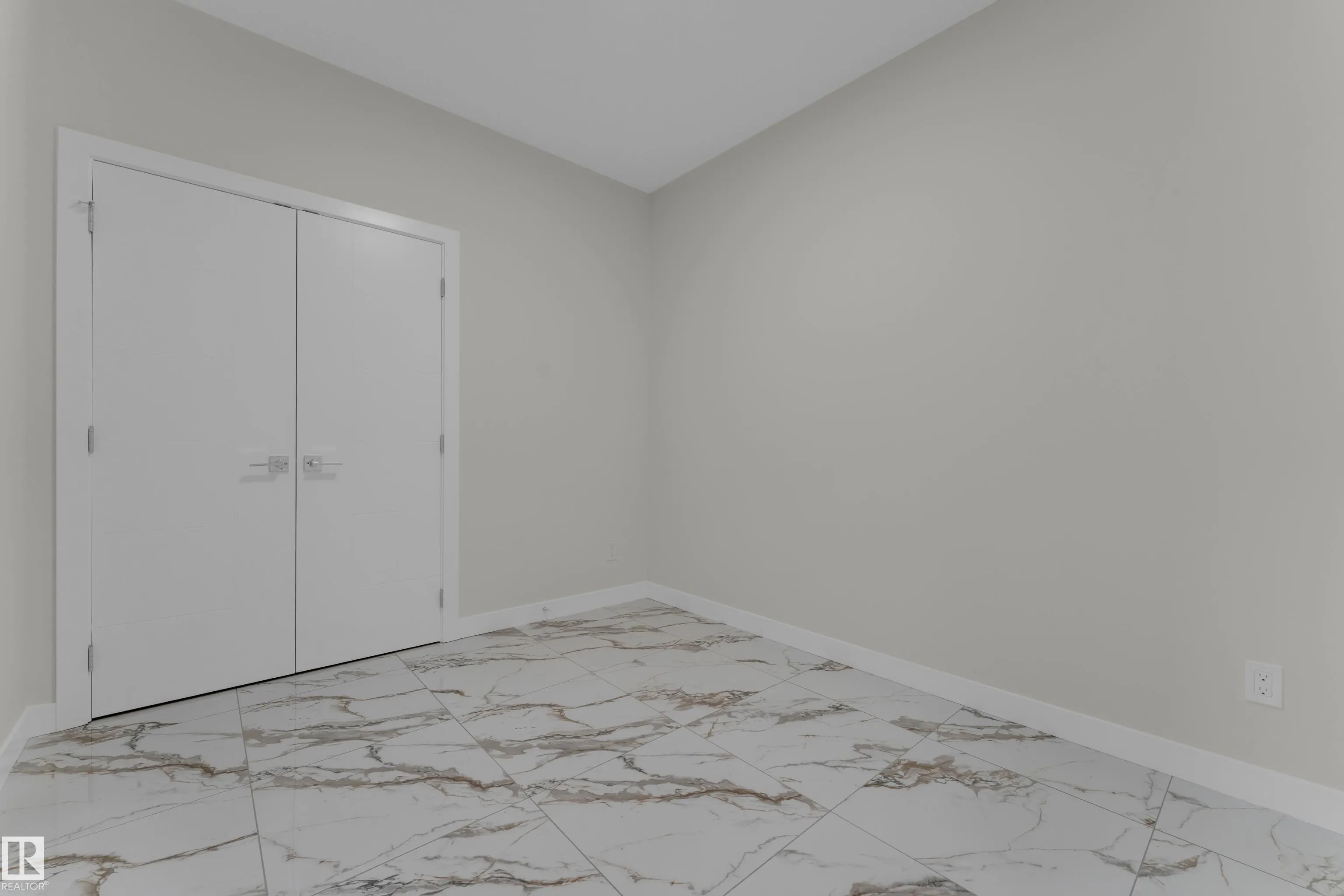 3816 39 St