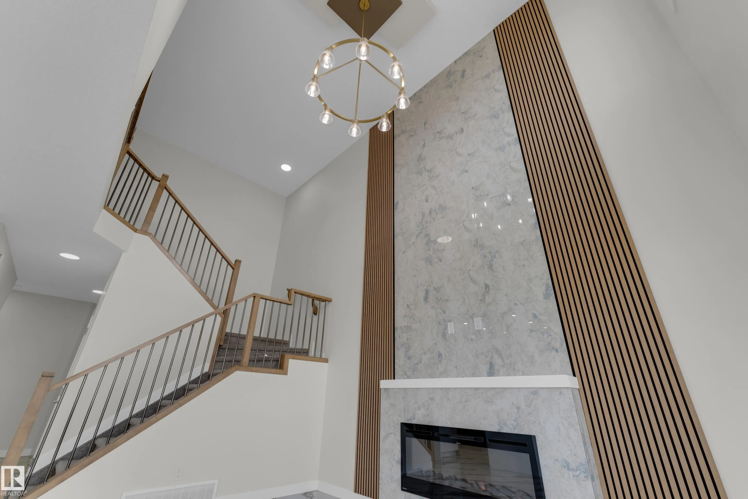 3816 39 St