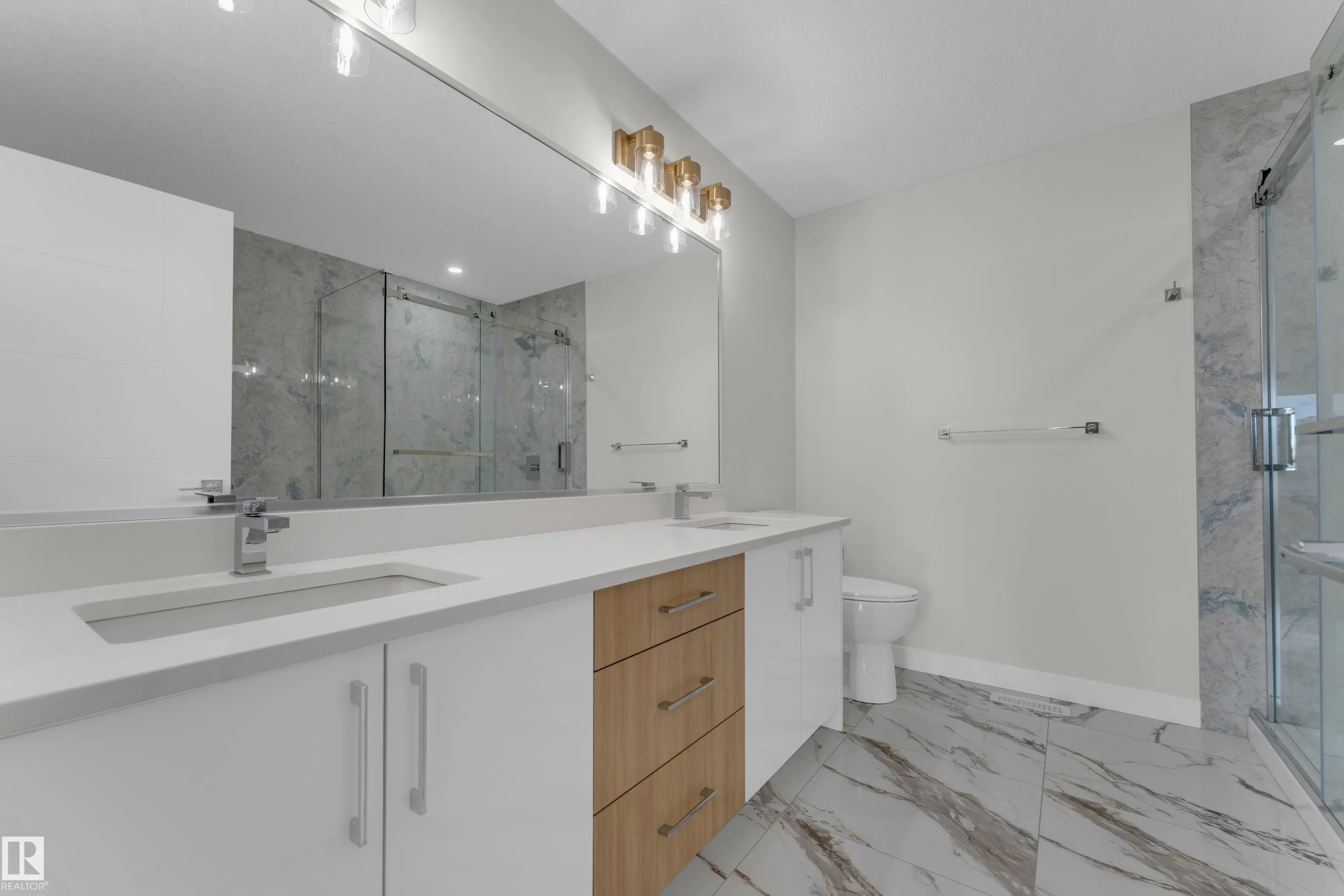 3816 39 St