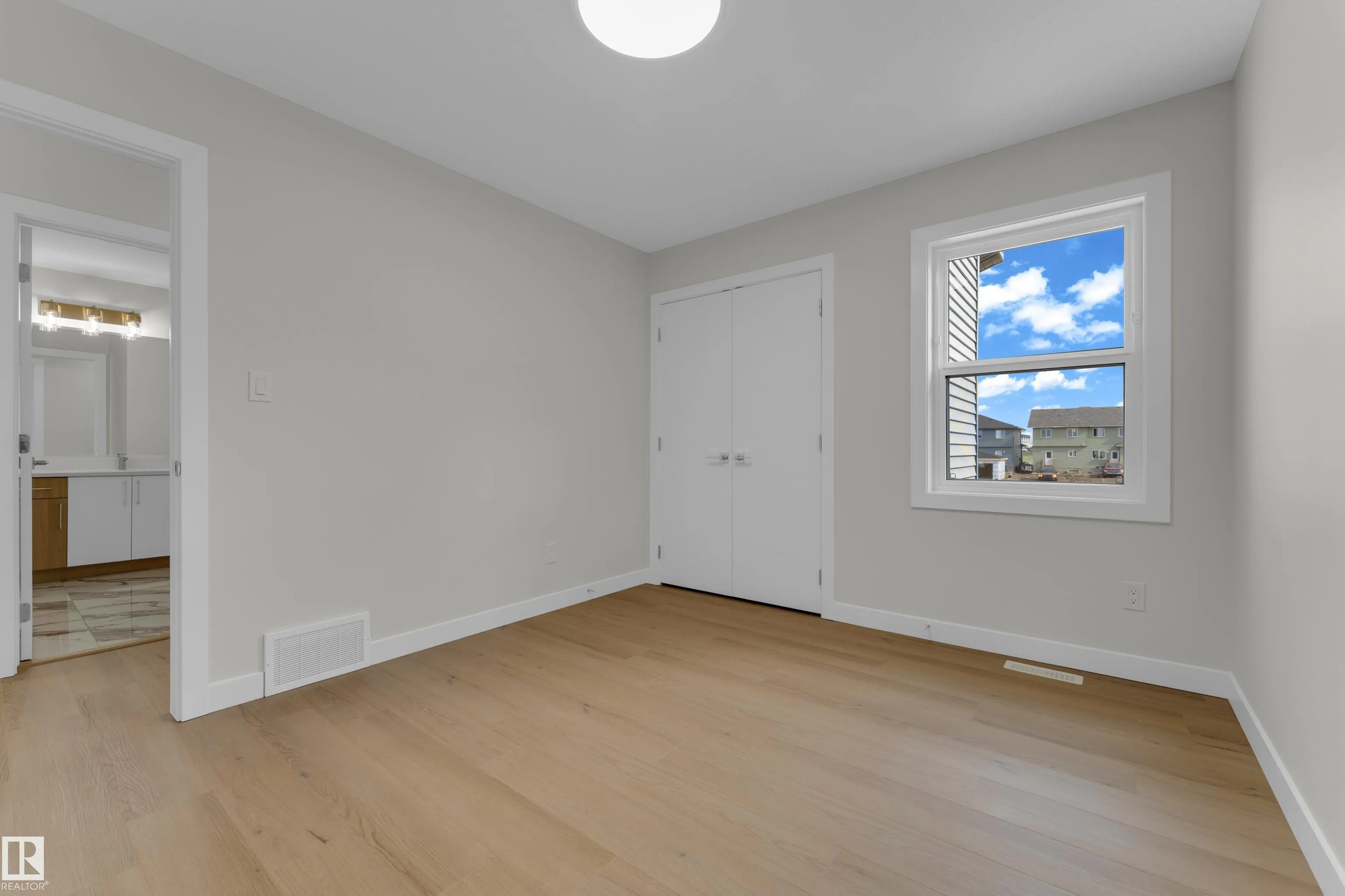 3816 39 St