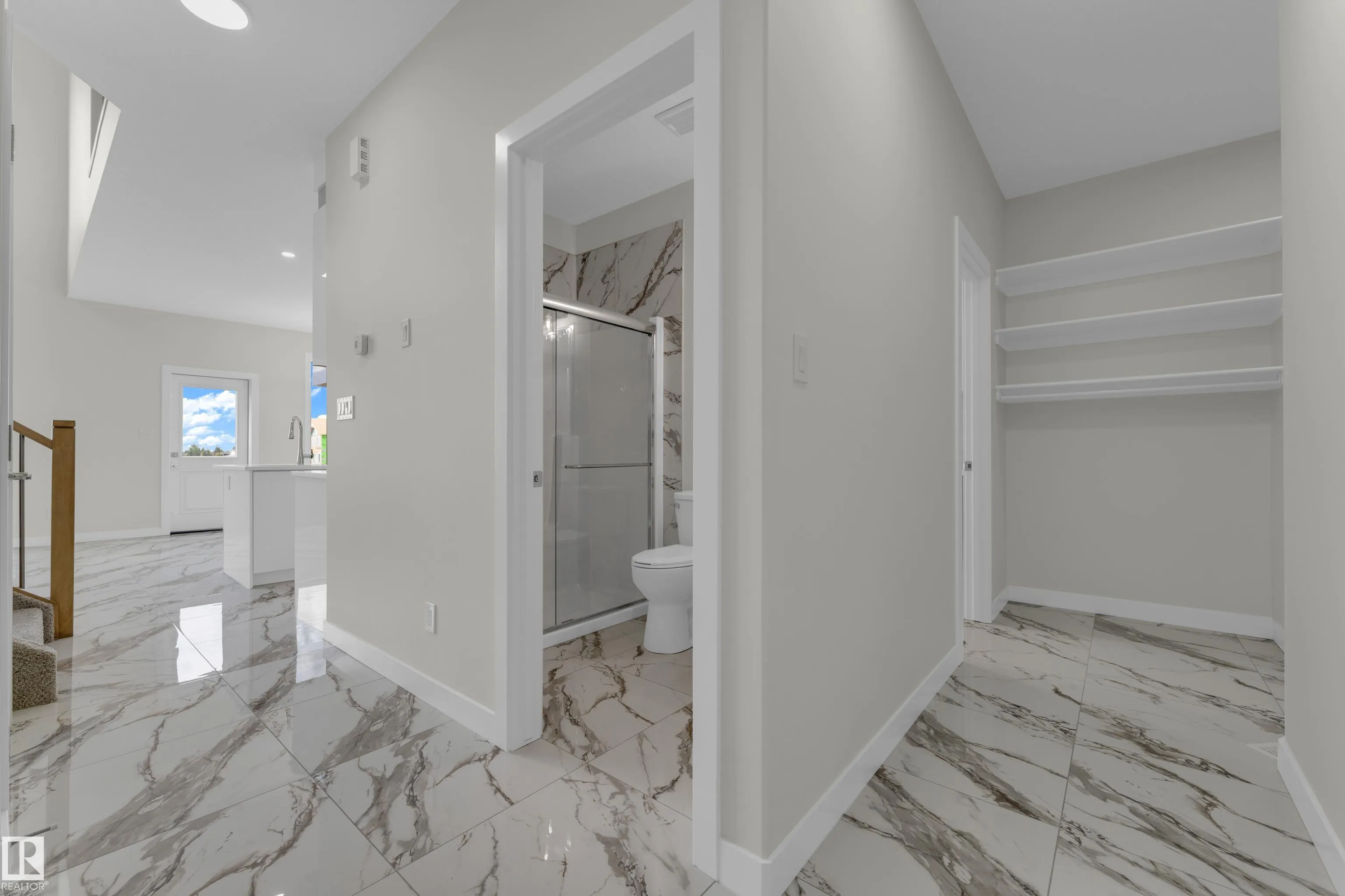 3816 39 St