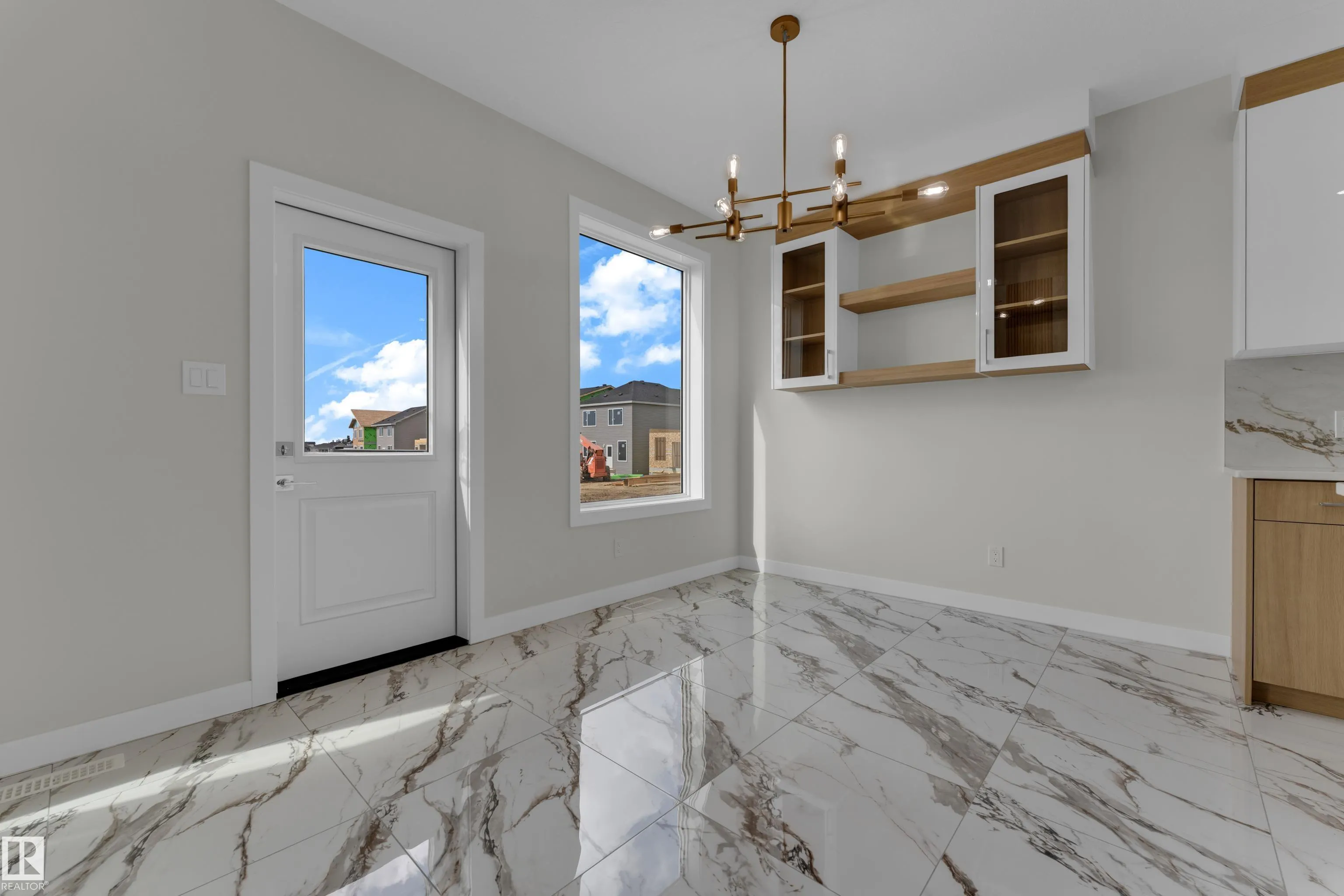 3816 39 St