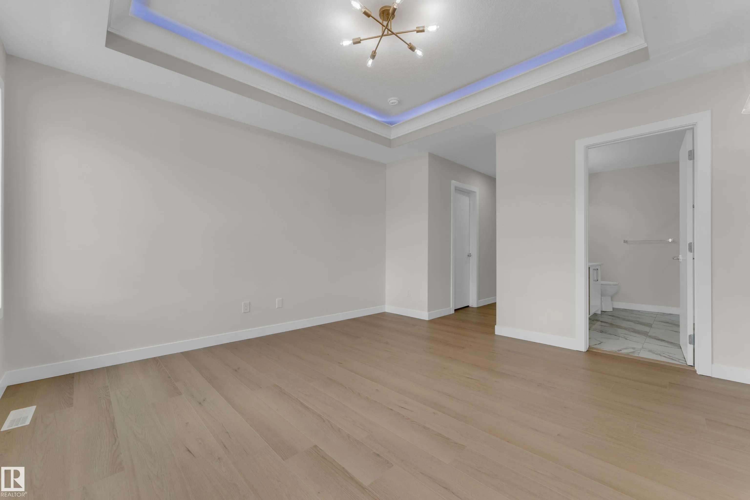 3816 39 St
