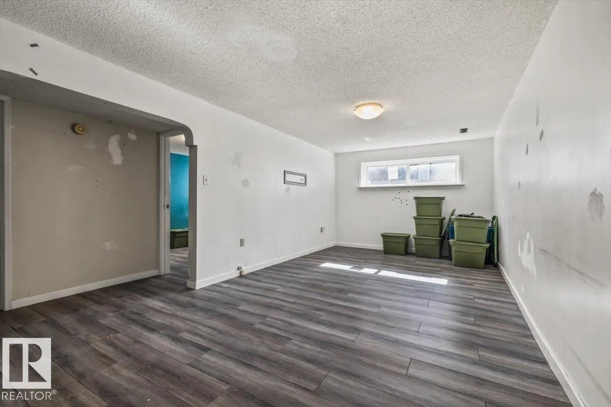 329 WARWICK Road