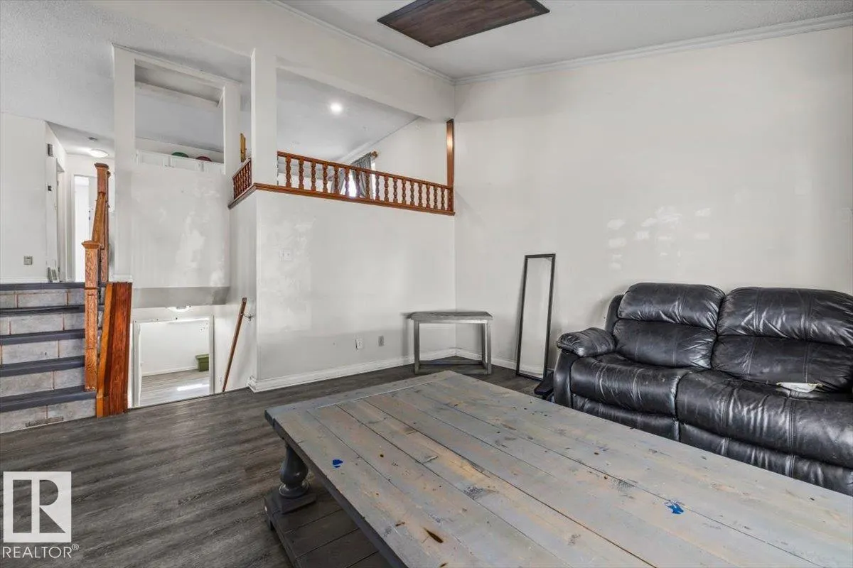 329 WARWICK Road