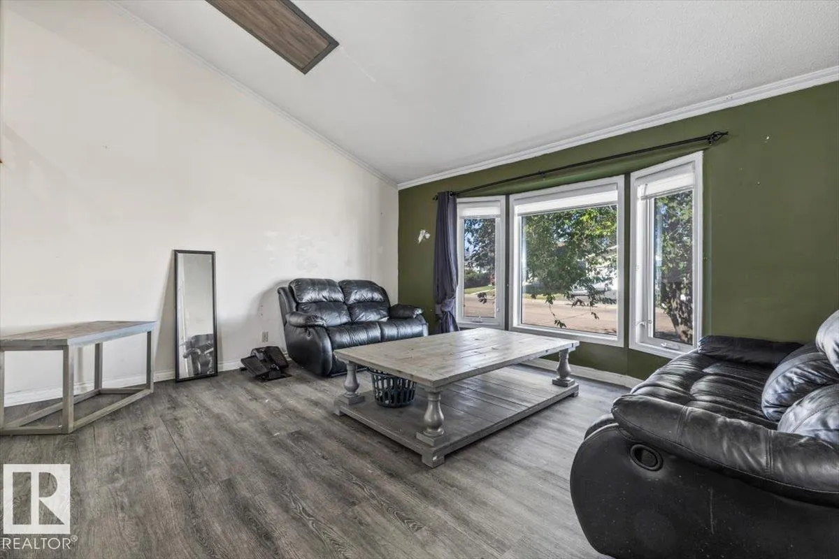 329 WARWICK Road