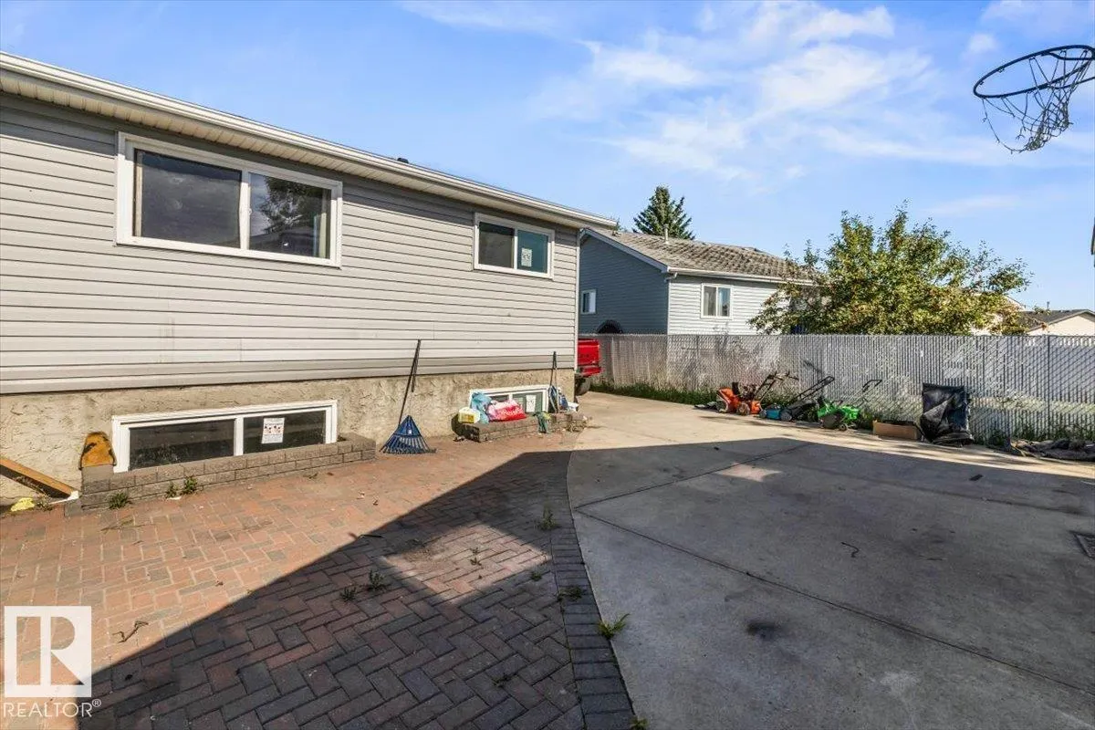 329 WARWICK Road