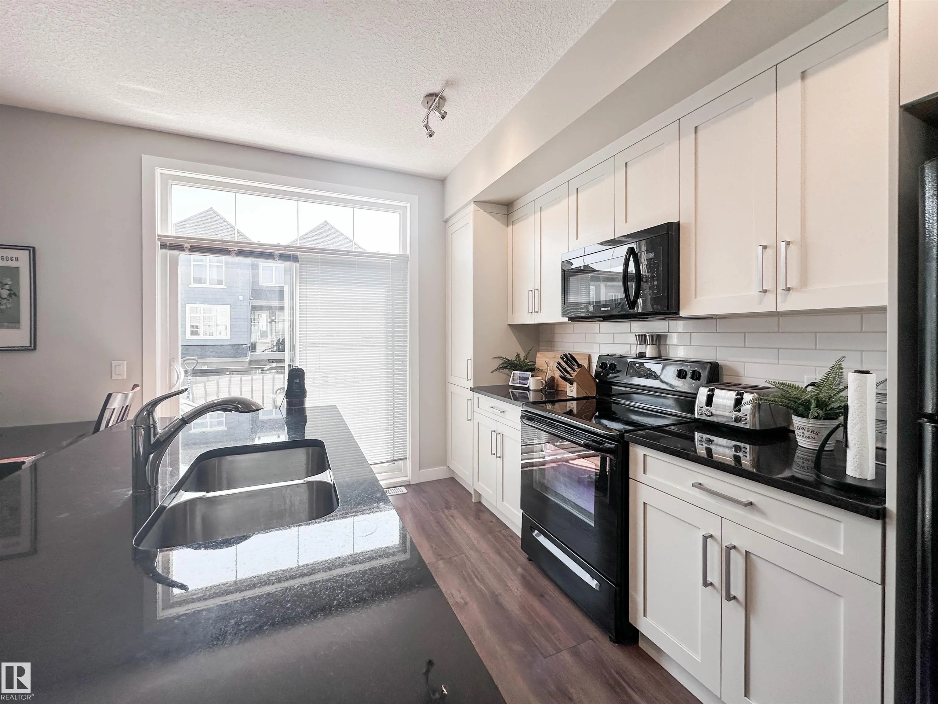 600 BELLEROSE Drive