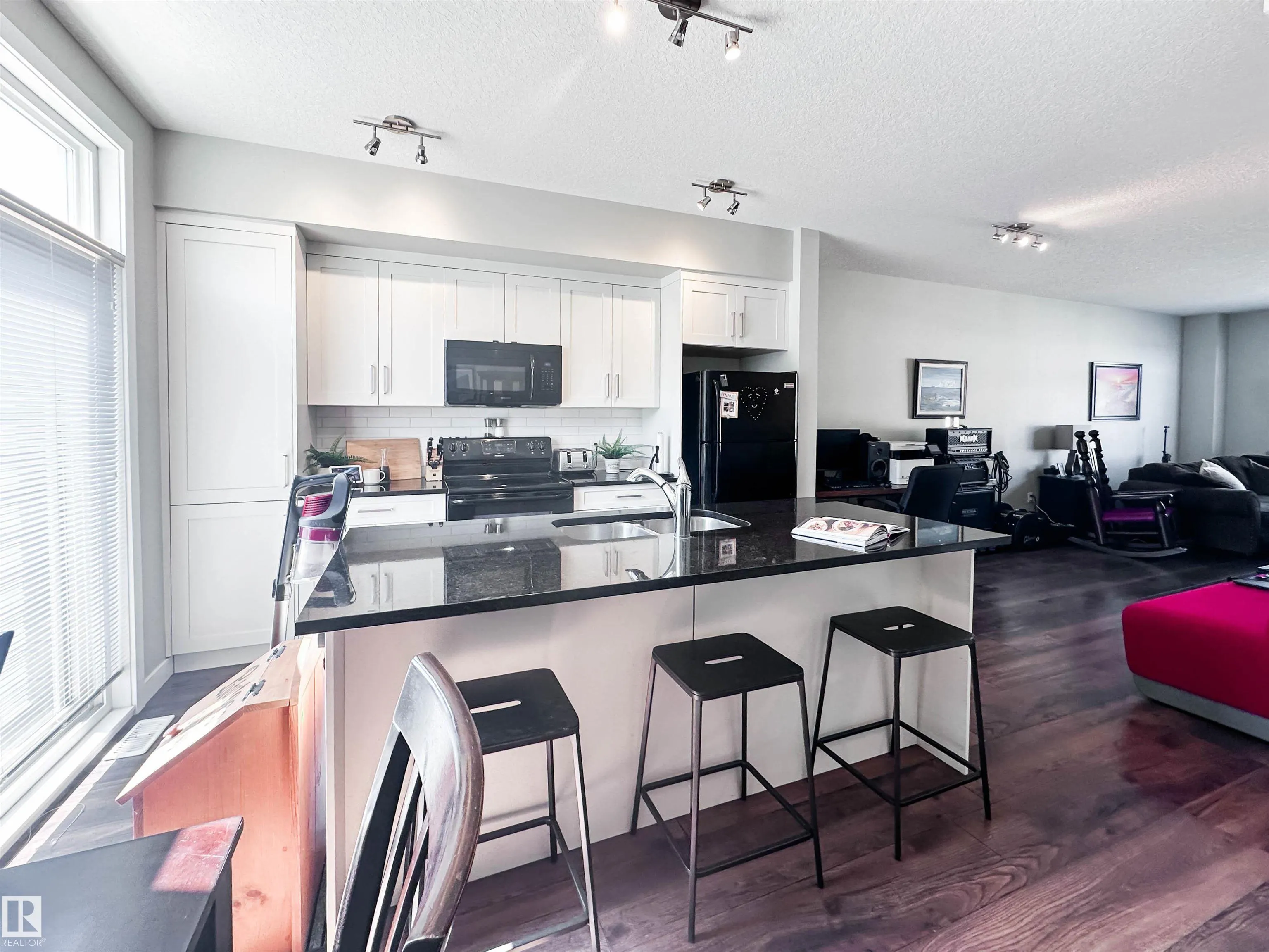 600 BELLEROSE Drive