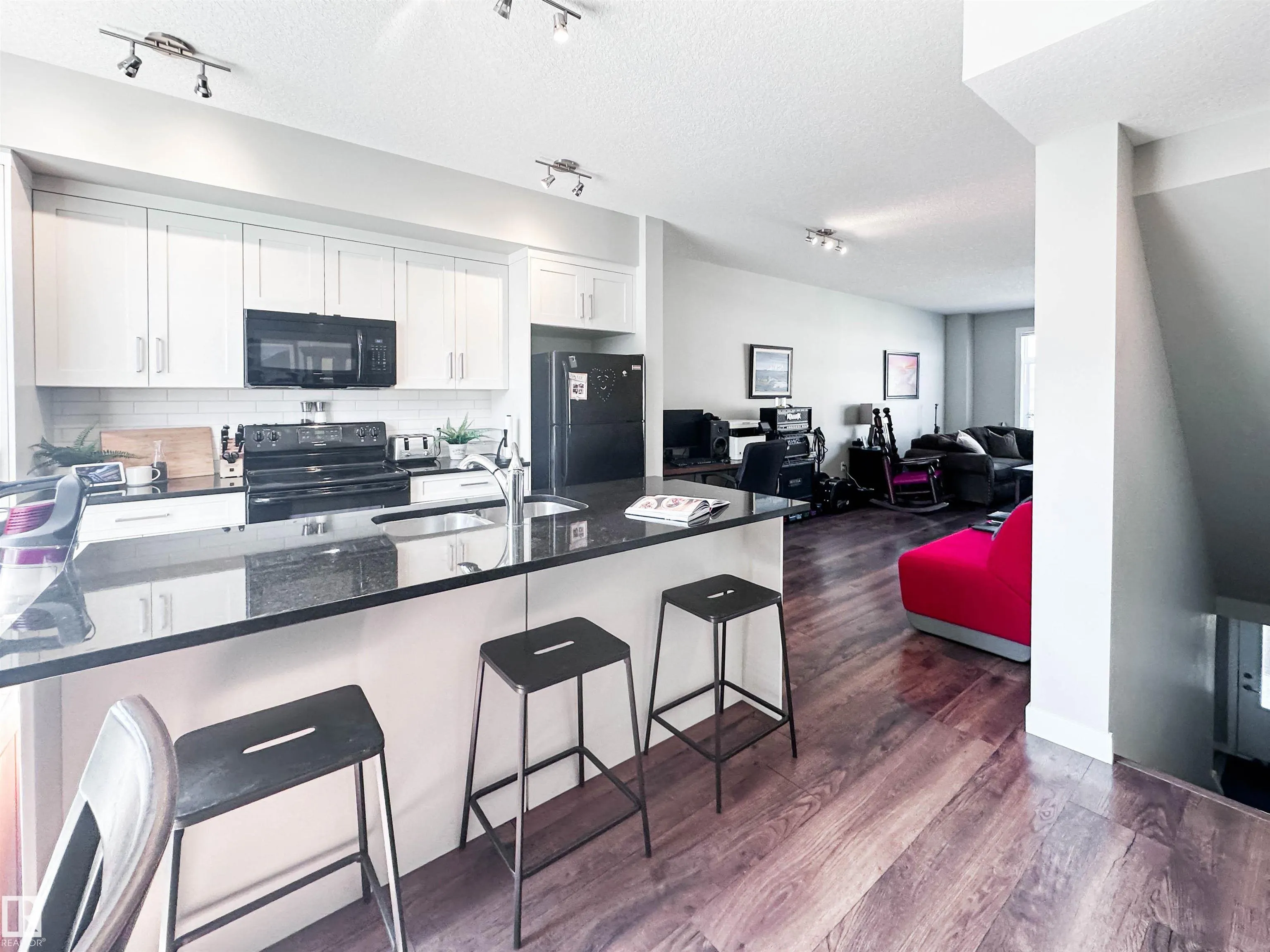 600 BELLEROSE Drive