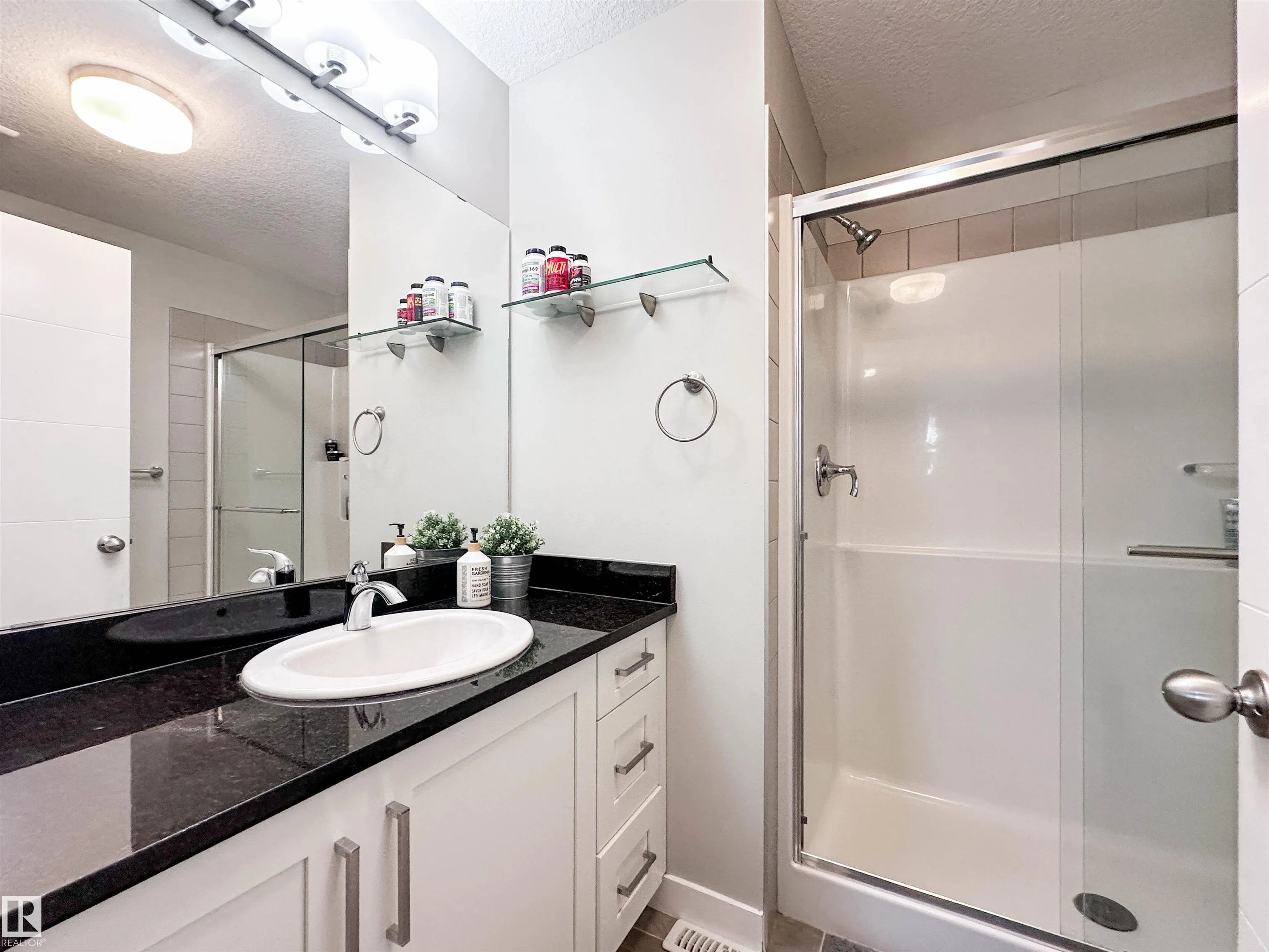600 BELLEROSE Drive