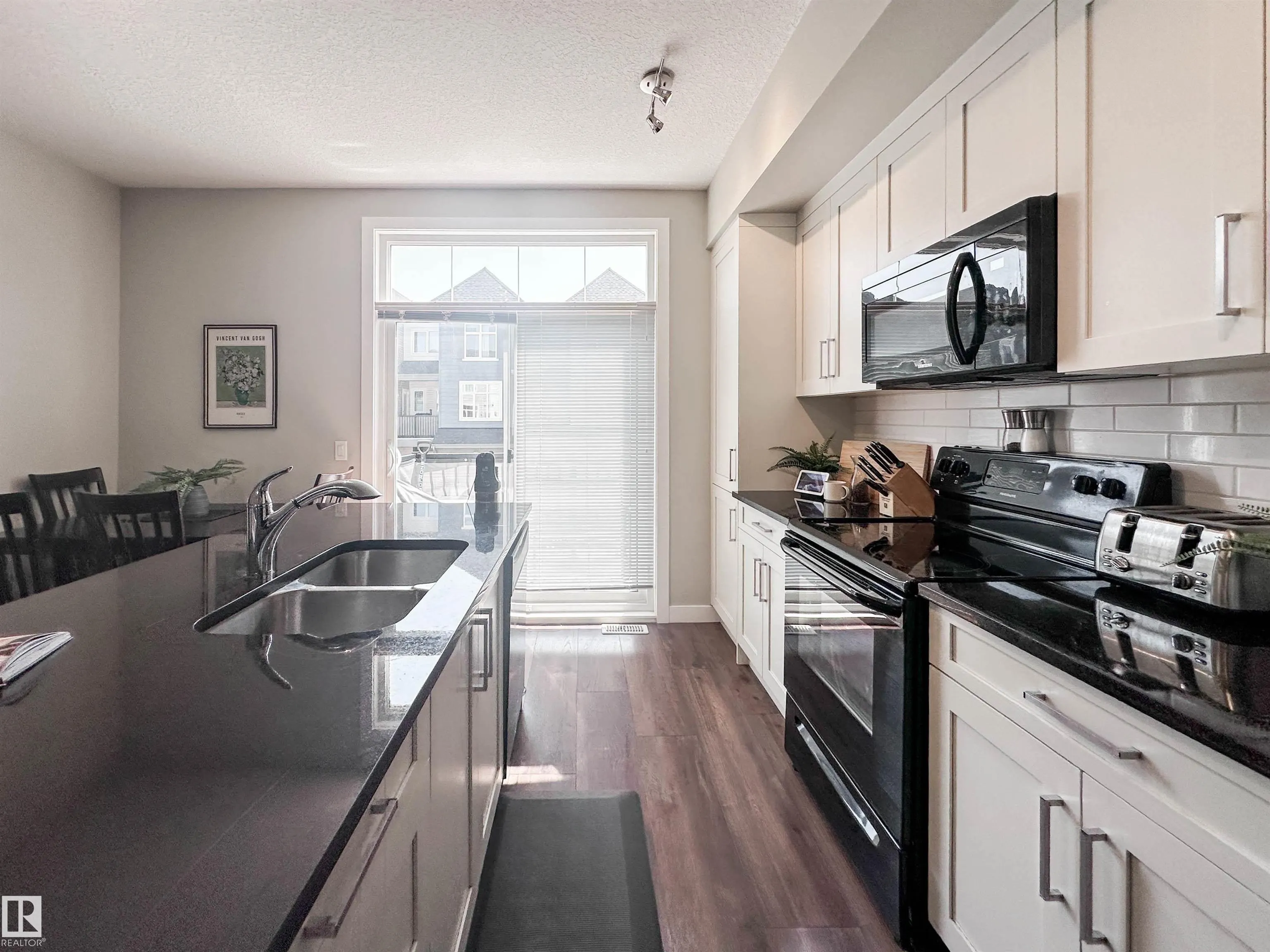 600 BELLEROSE Drive