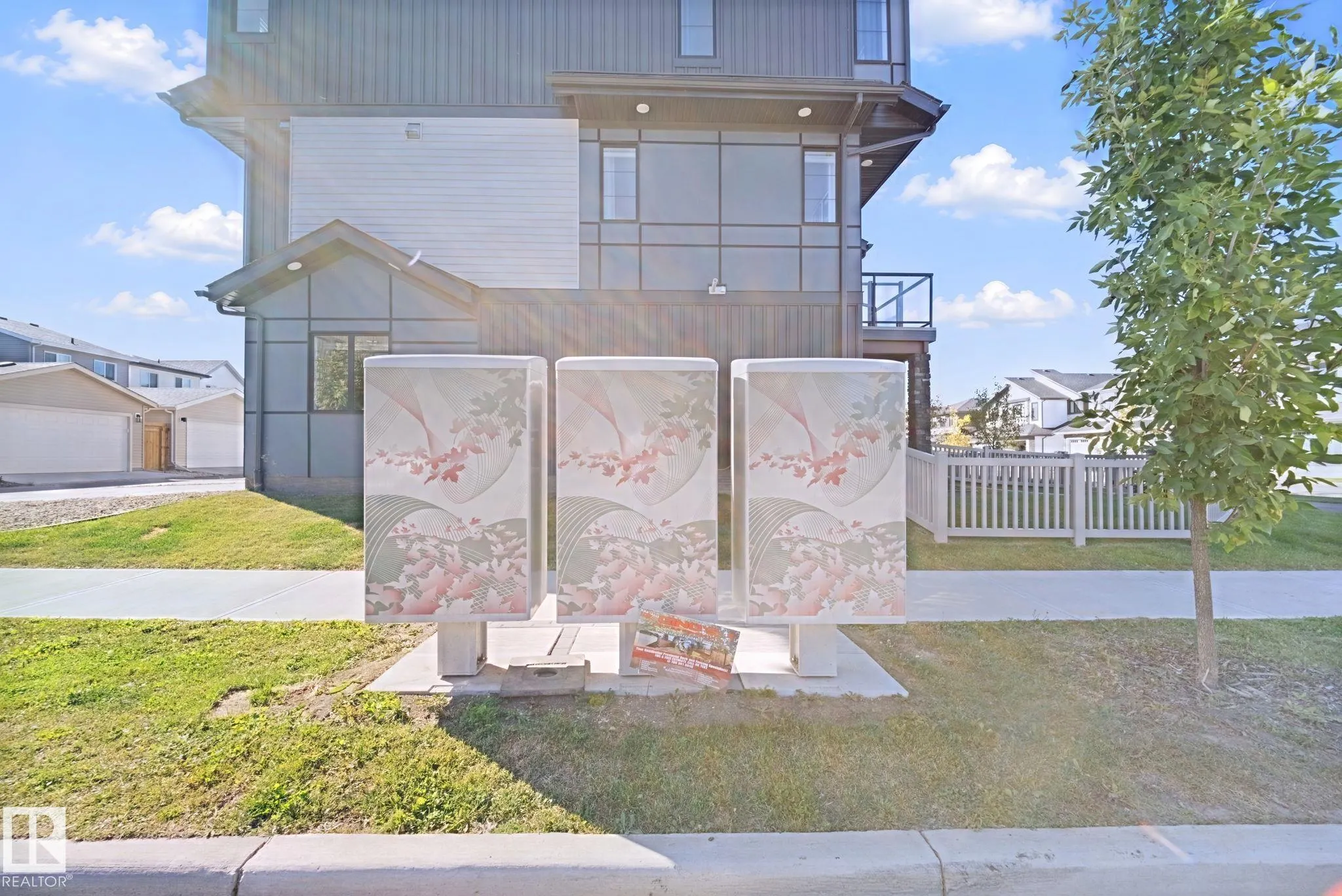 612 KINGLET Boulevard