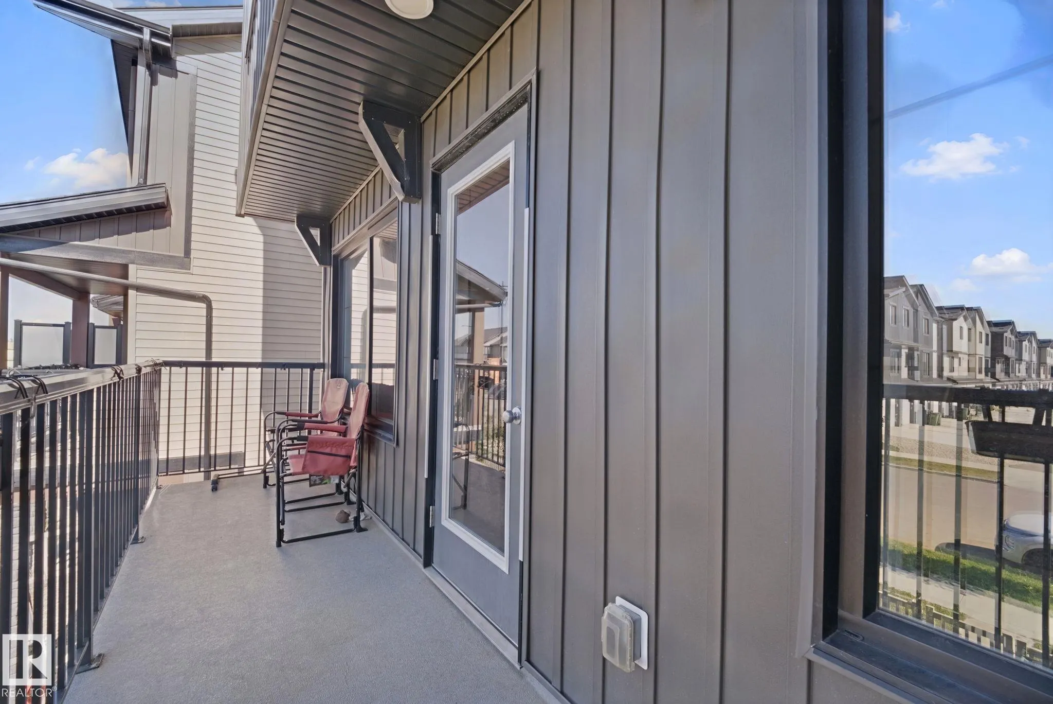612 KINGLET Boulevard