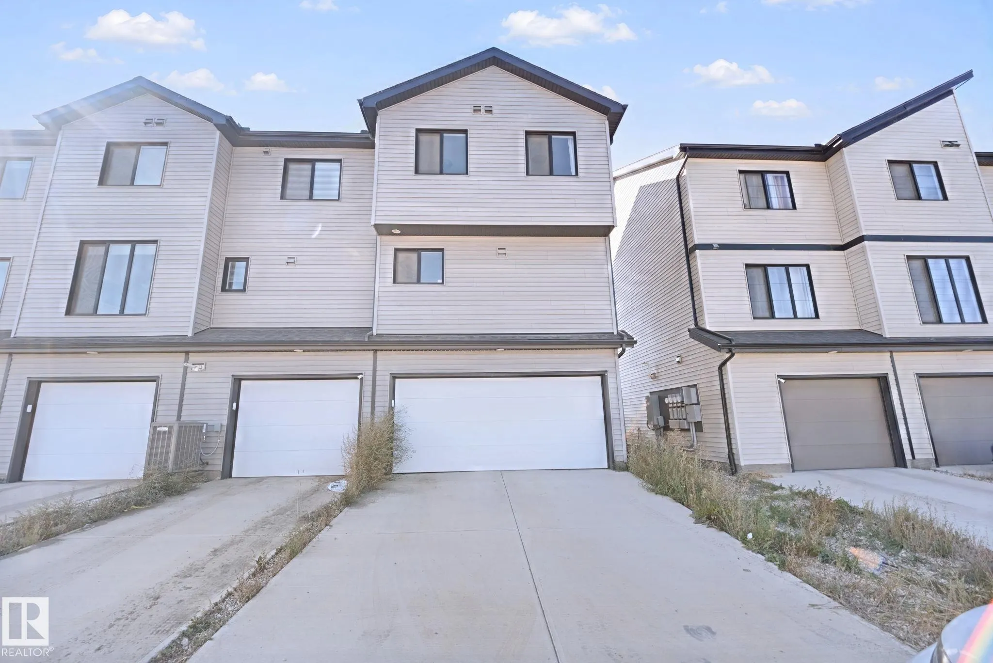 612 KINGLET Boulevard