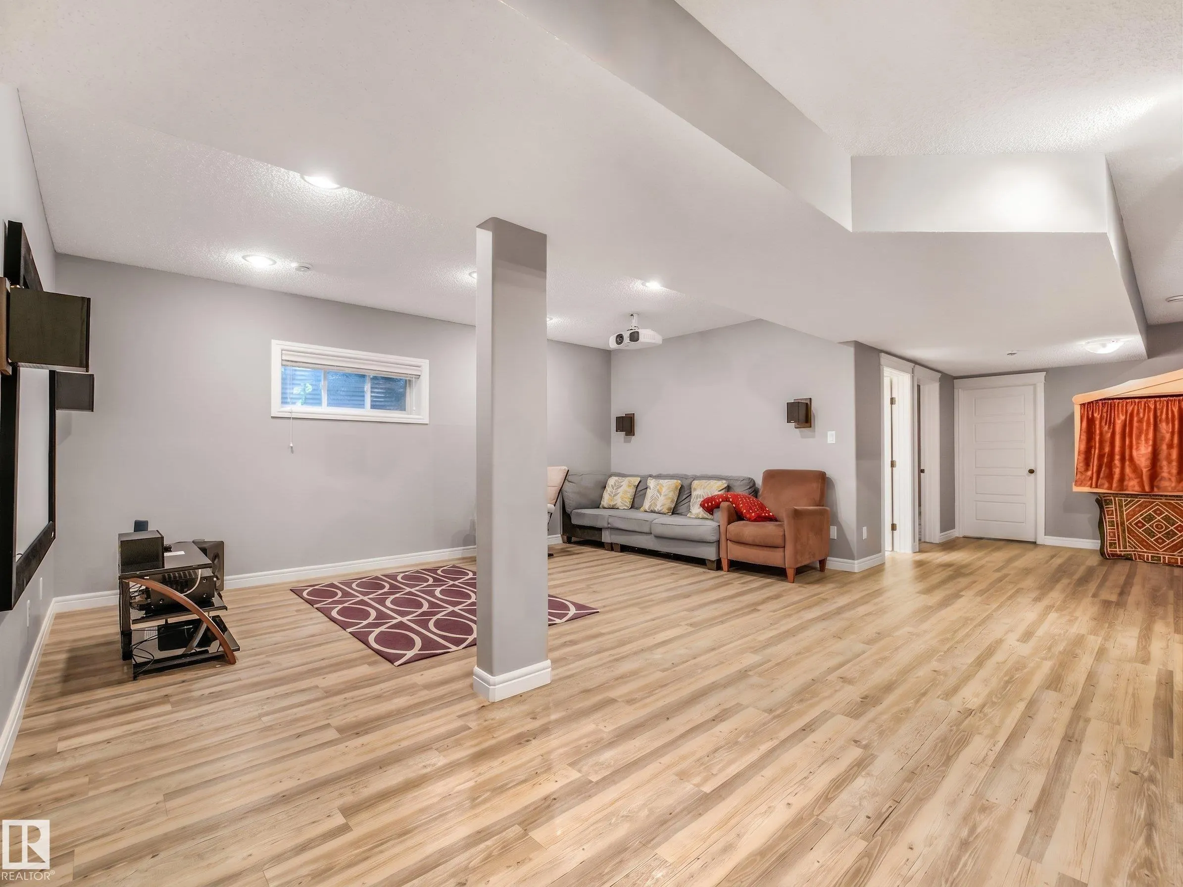 3711 WESTCLIFF Way