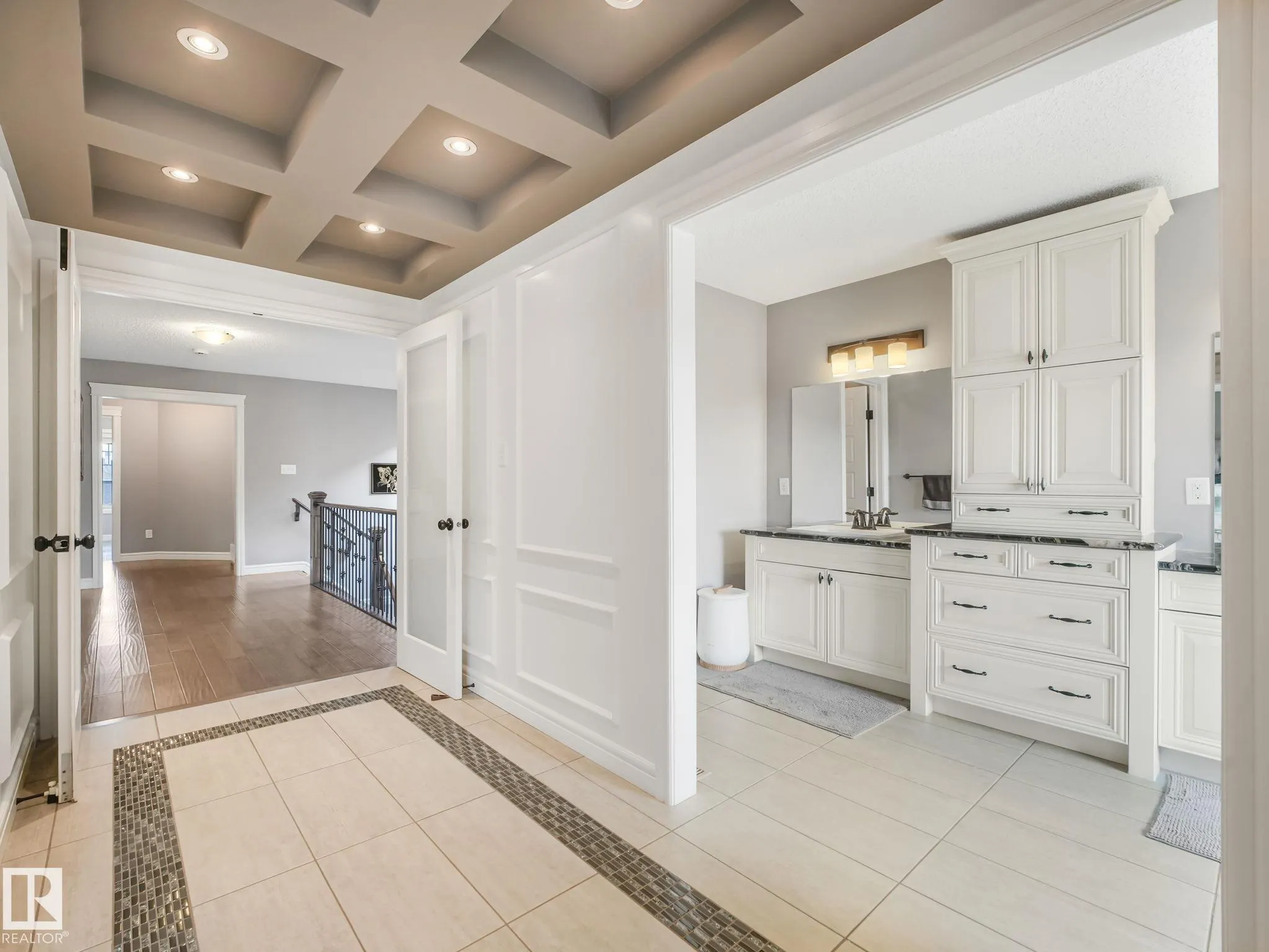 3711 WESTCLIFF Way