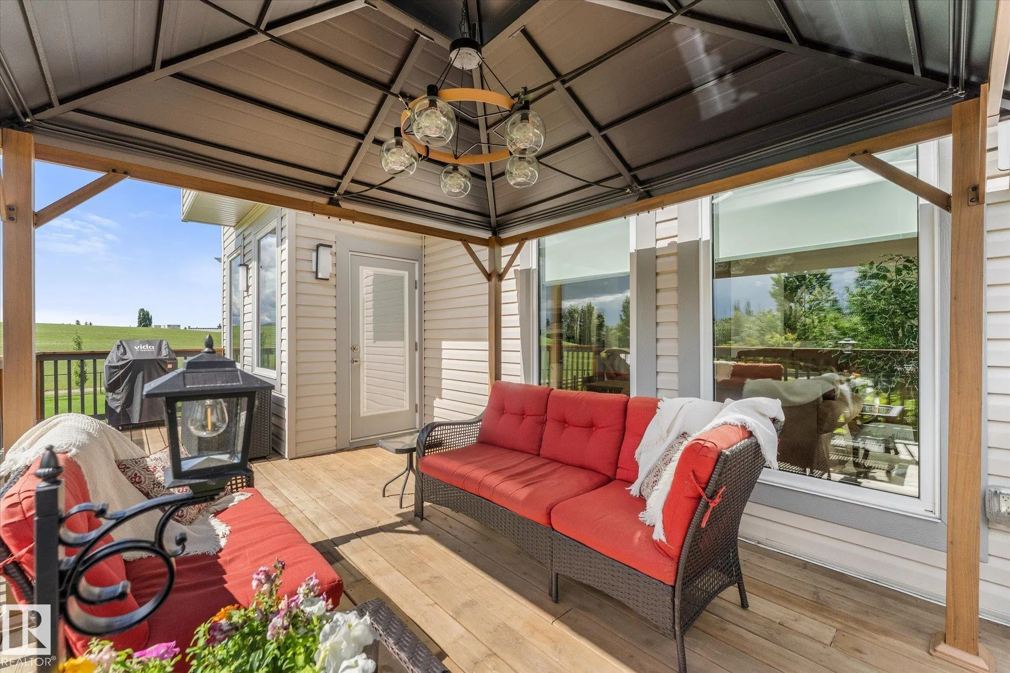 283 Silverstone Crescent