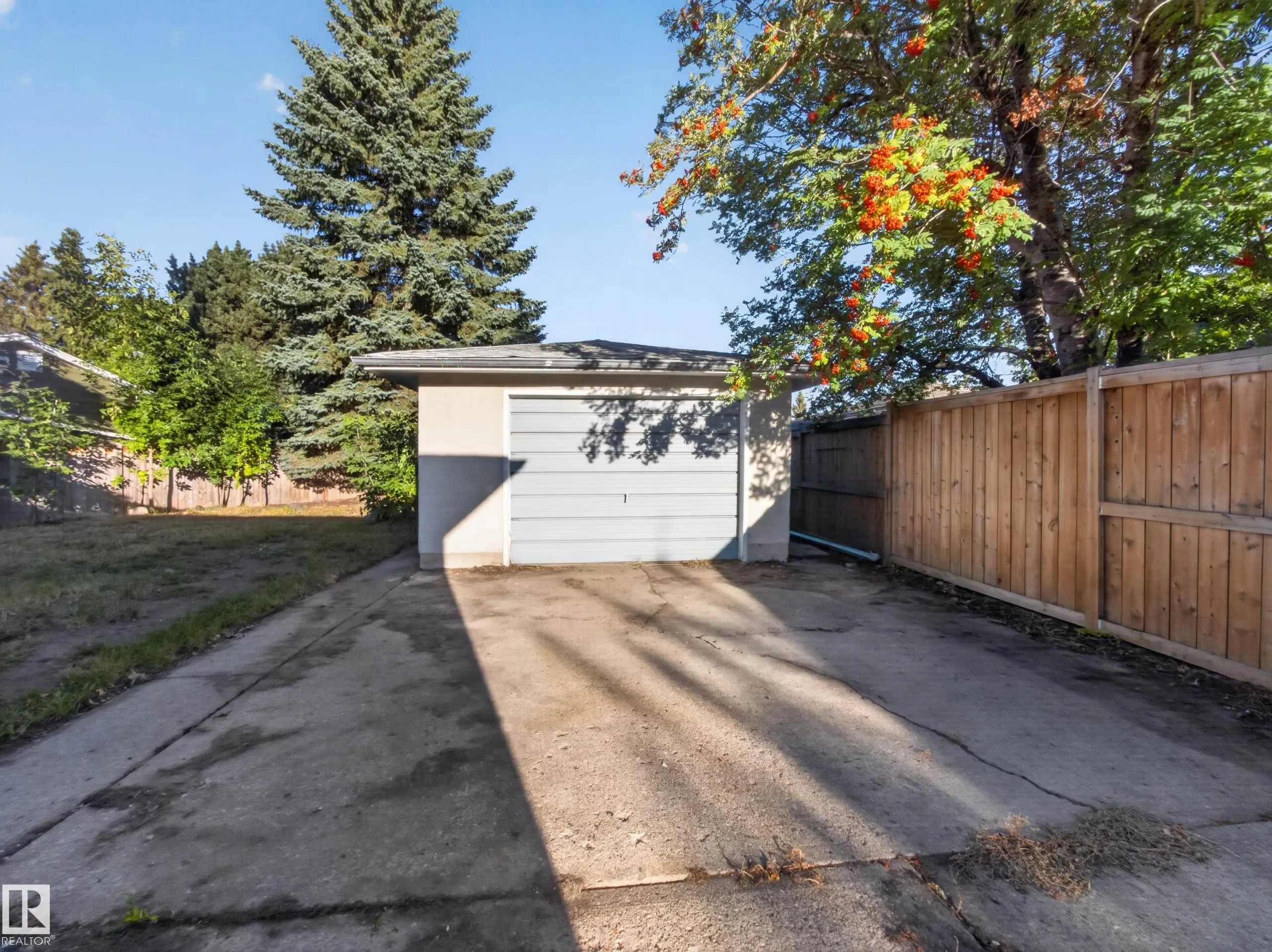 34 PENGUIN Crescent